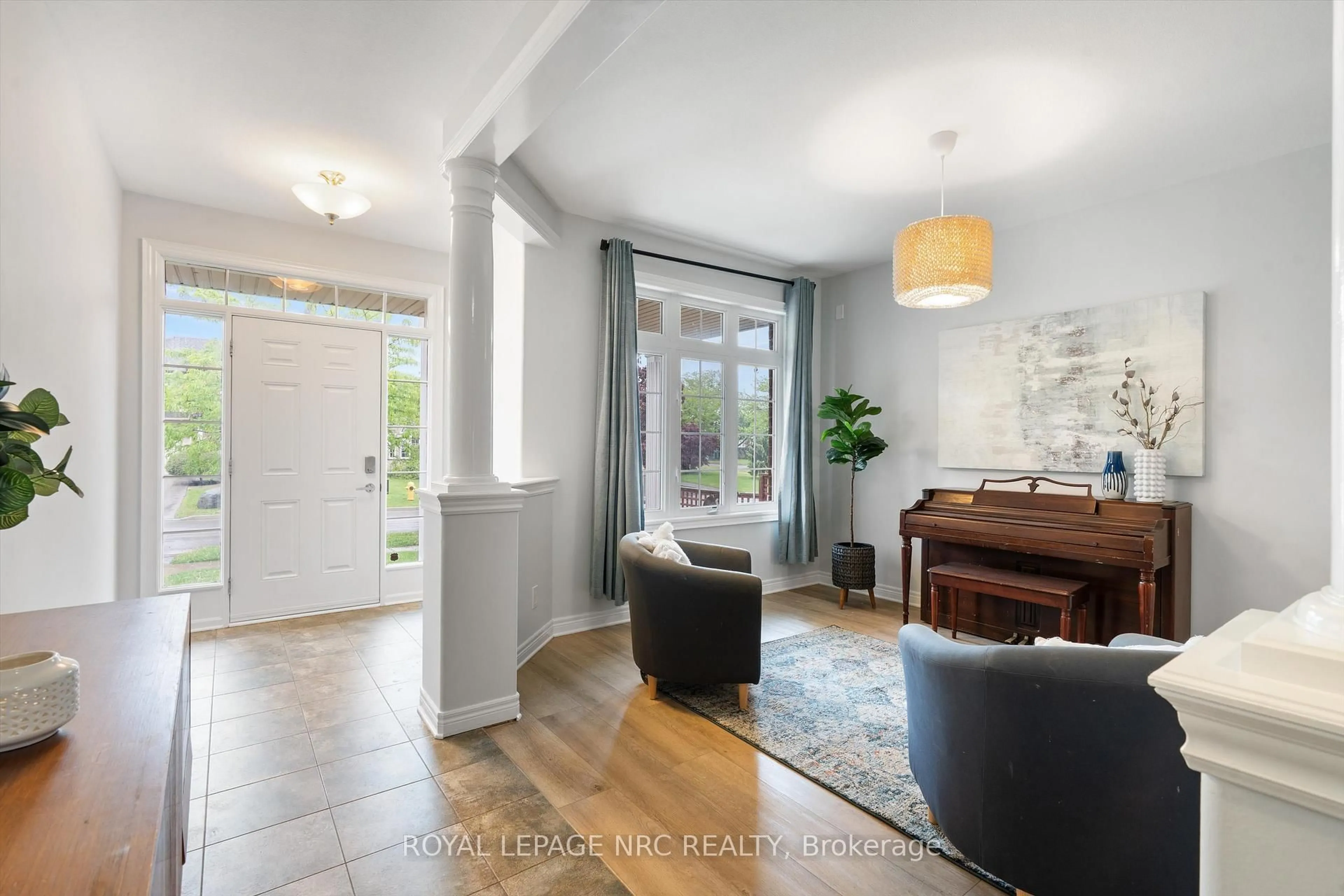 Indoor entryway for 12 Silver Maple Rd, Thorold Ontario L2V 5G5