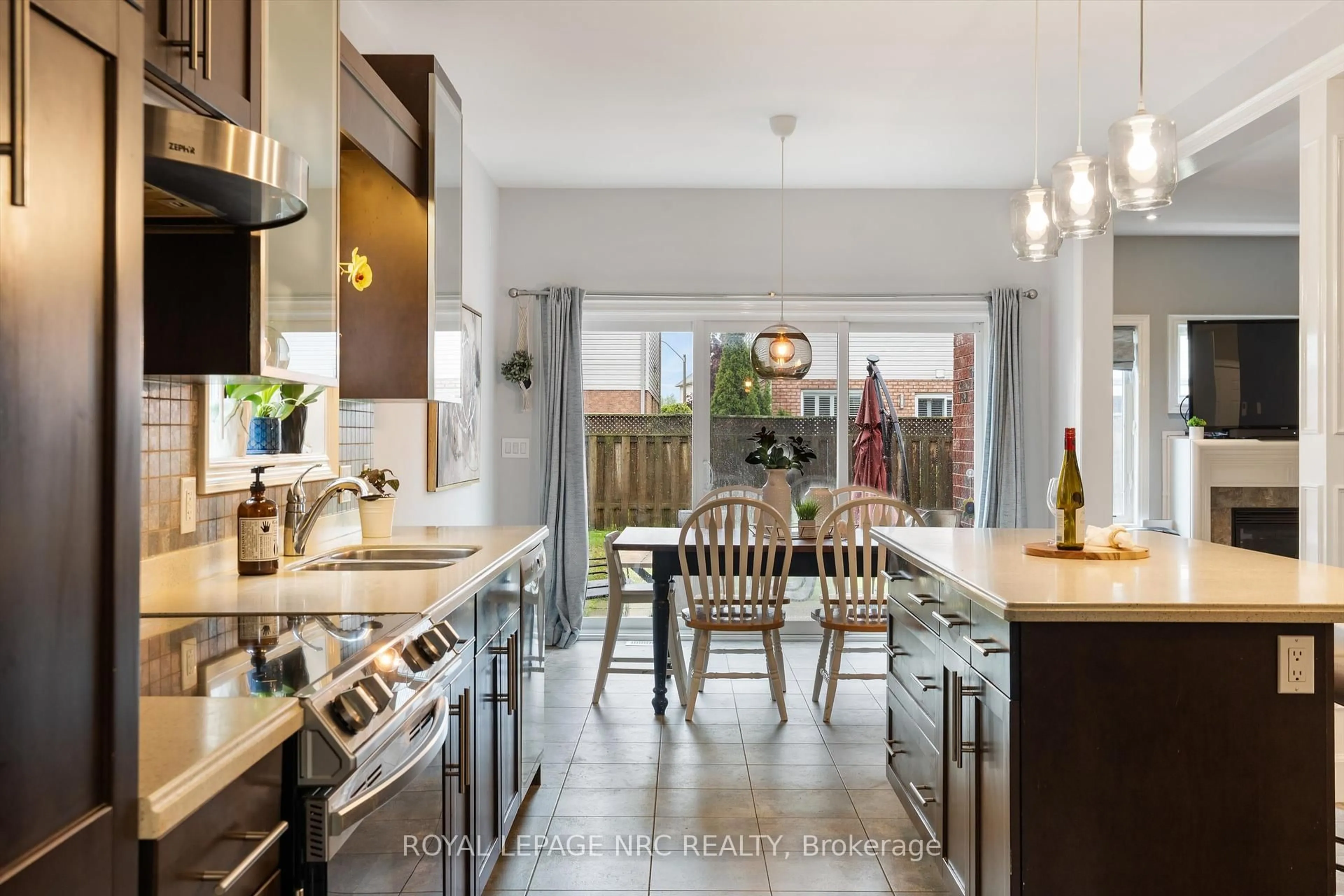 Open concept kitchen, ceramic/tile floor for 12 Silver Maple Rd, Thorold Ontario L2V 5G5