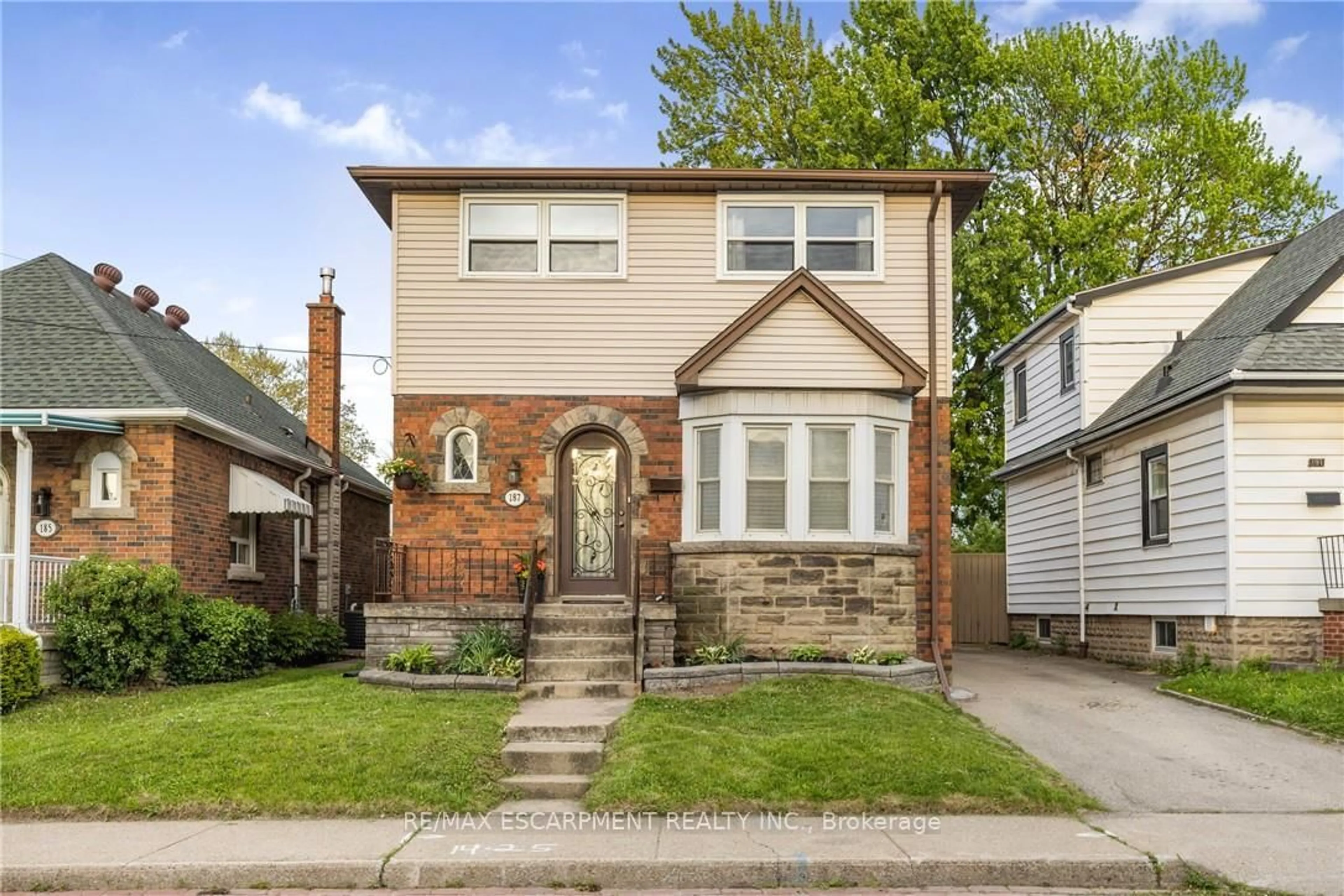 Home with brick exterior material, street for 187 West 2nd St, Hamilton Ontario L9C 3G2