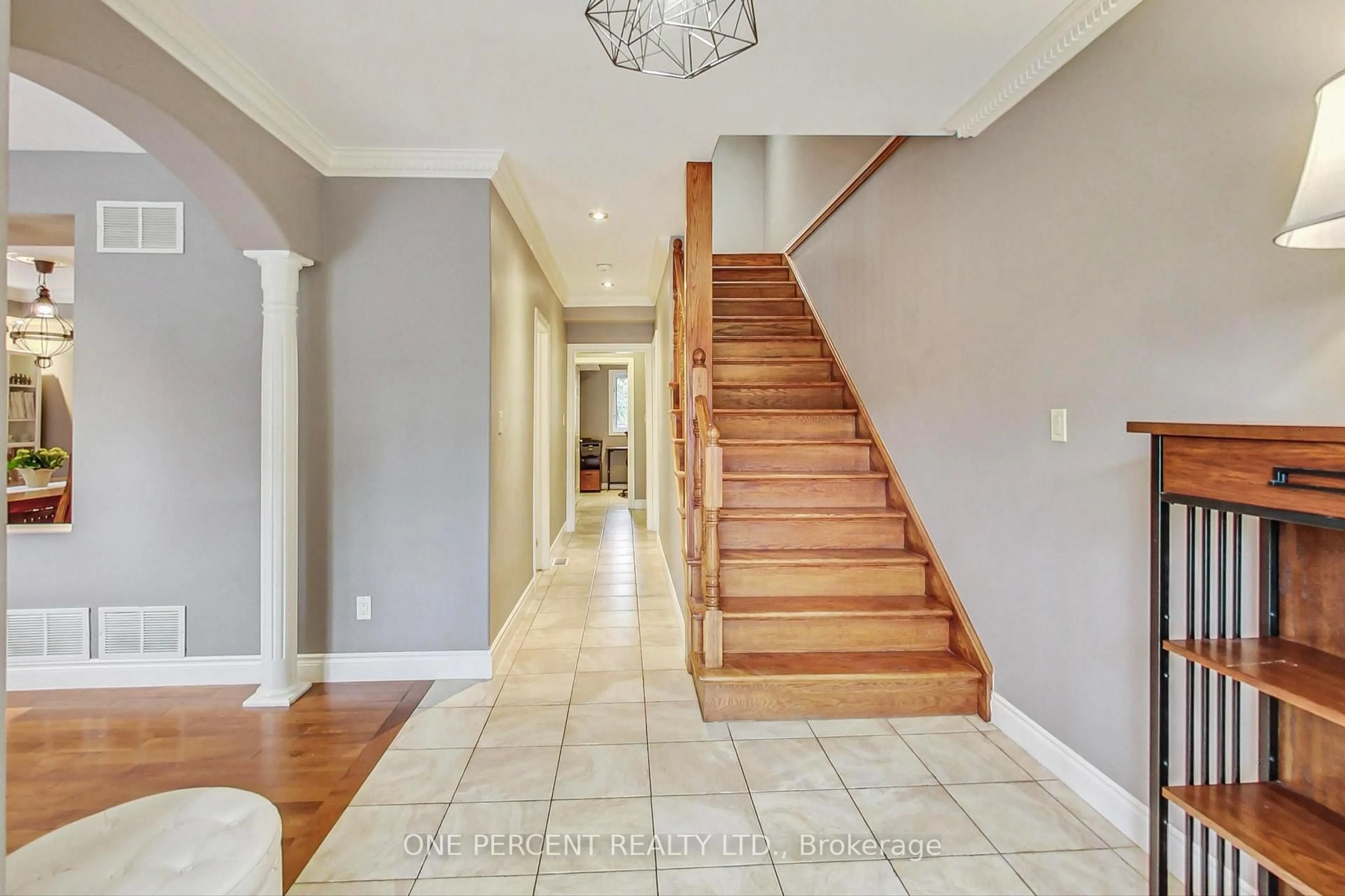 Indoor entryway for 23 Grove St, Hamilton Ontario L8N 1P4