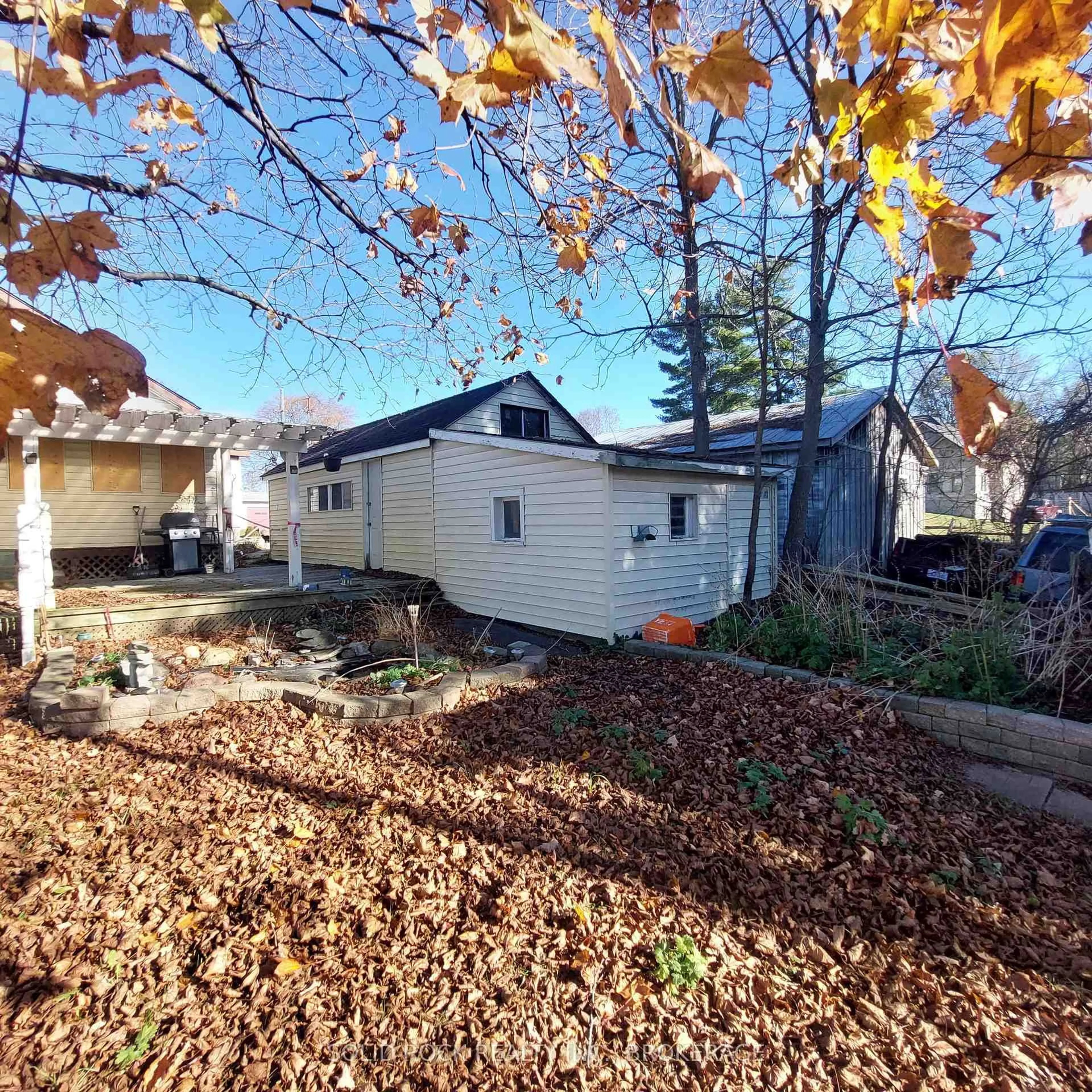 Unknown for 8 Albert St, Prince Edward County Ontario K0K 2T0