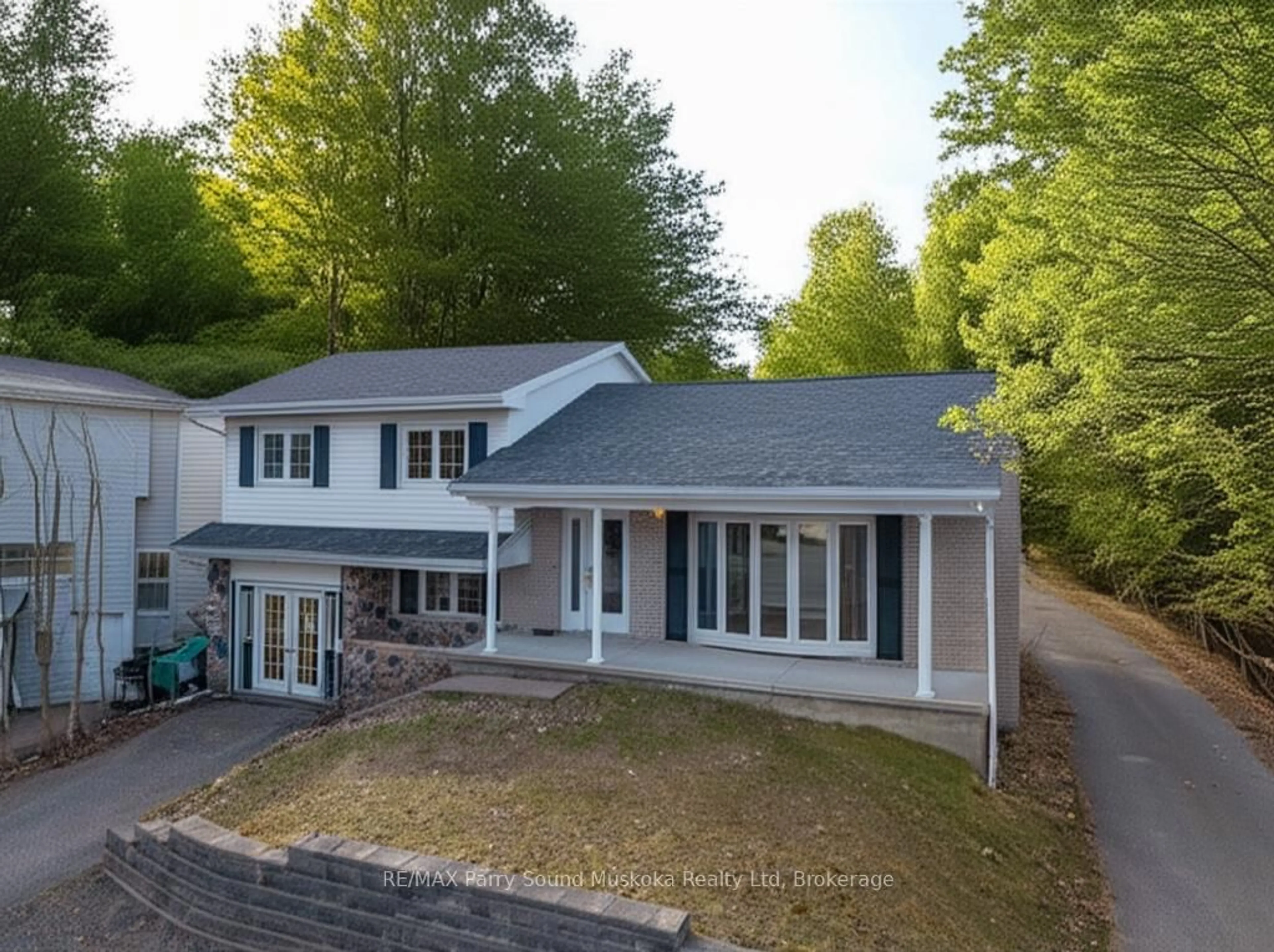 A pic from outside/outdoor area/front of a property/back of a property/a pic from drone, unknown for 2 William St, Parry Sound Ontario P2A 1V1