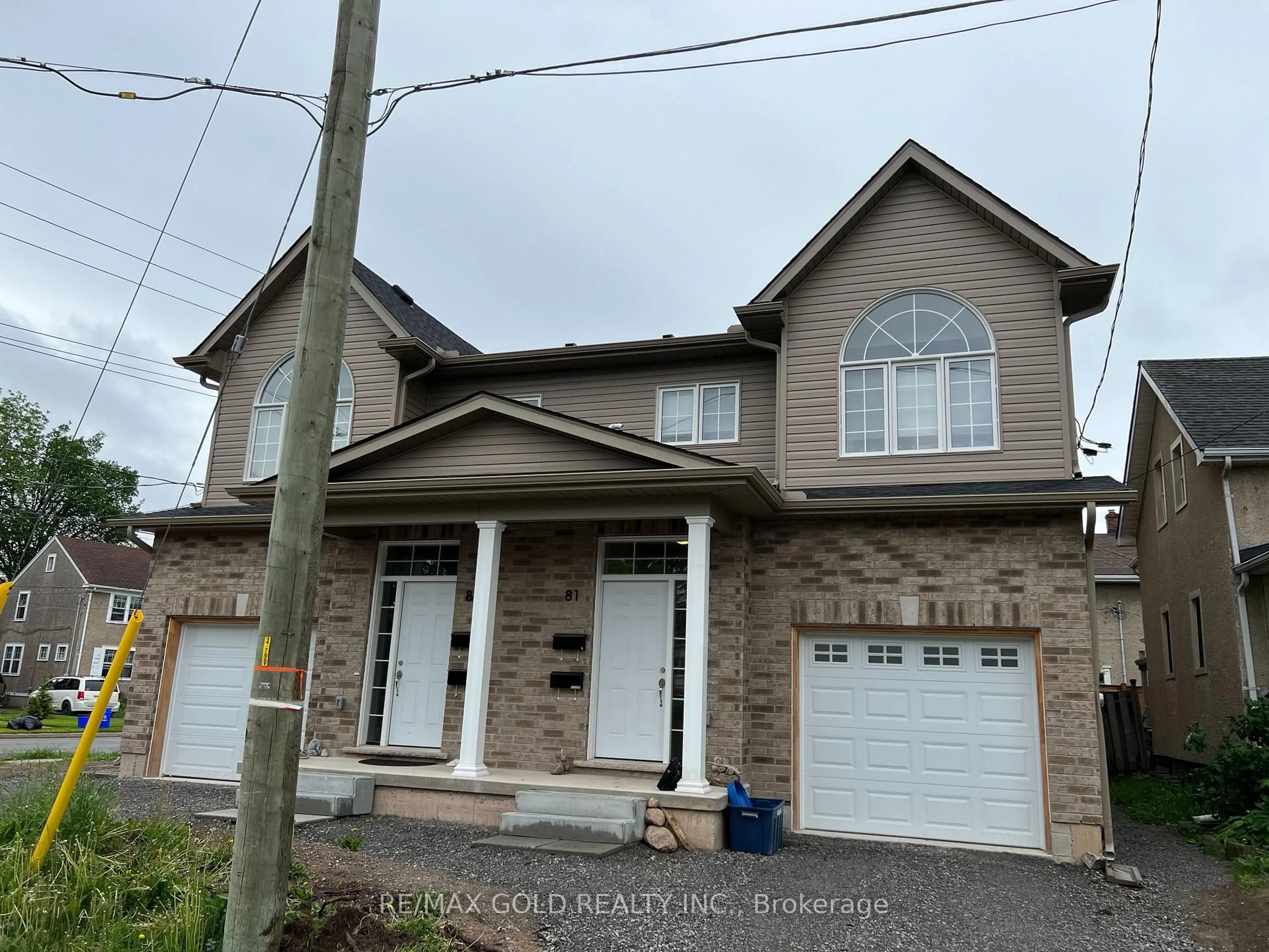 Home with brick exterior material, street for 81 Grove St, Welland Ontario L3B 4B3