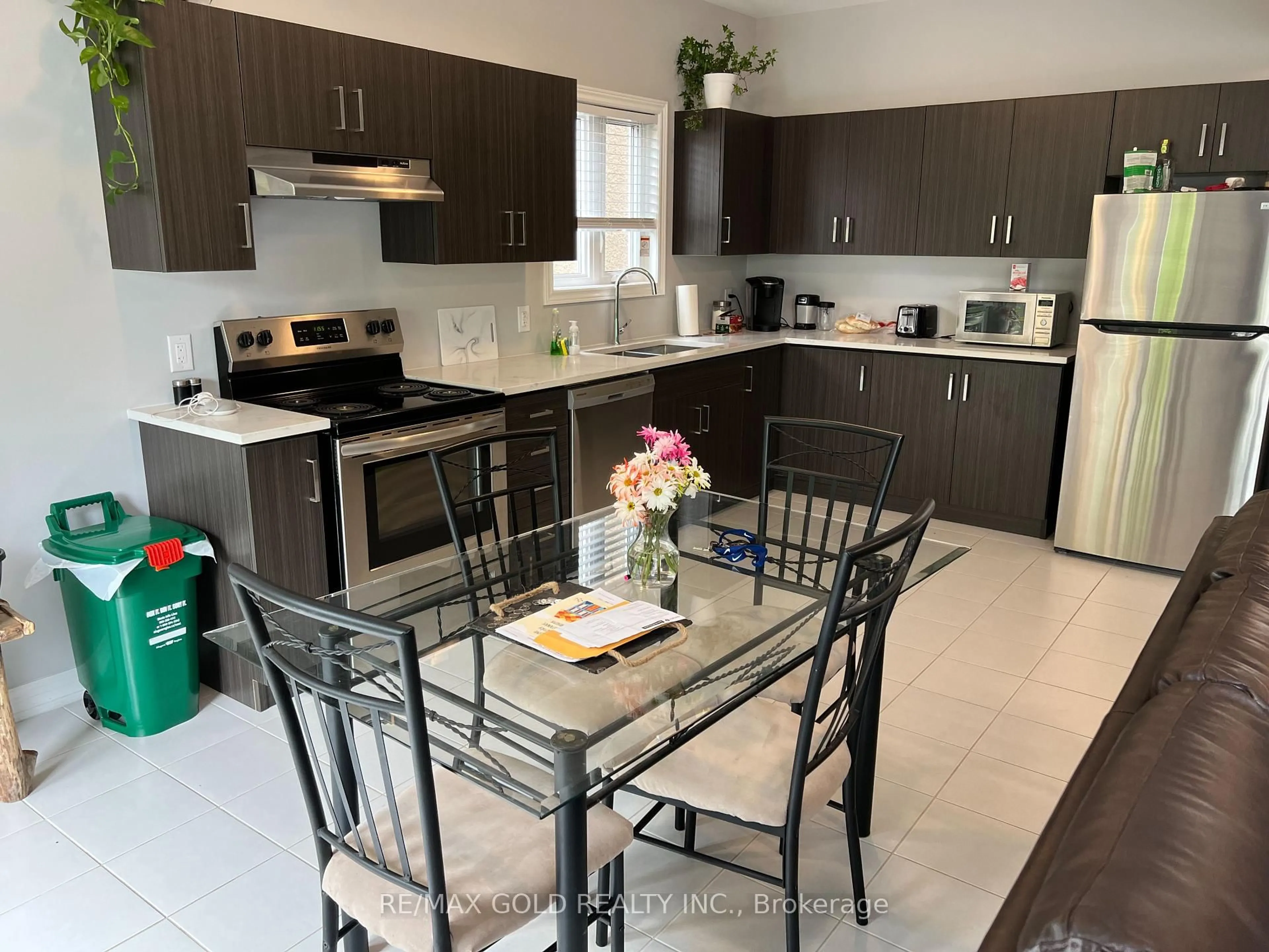 Open concept kitchen, unknown for 81 Grove St, Welland Ontario L3B 4B3