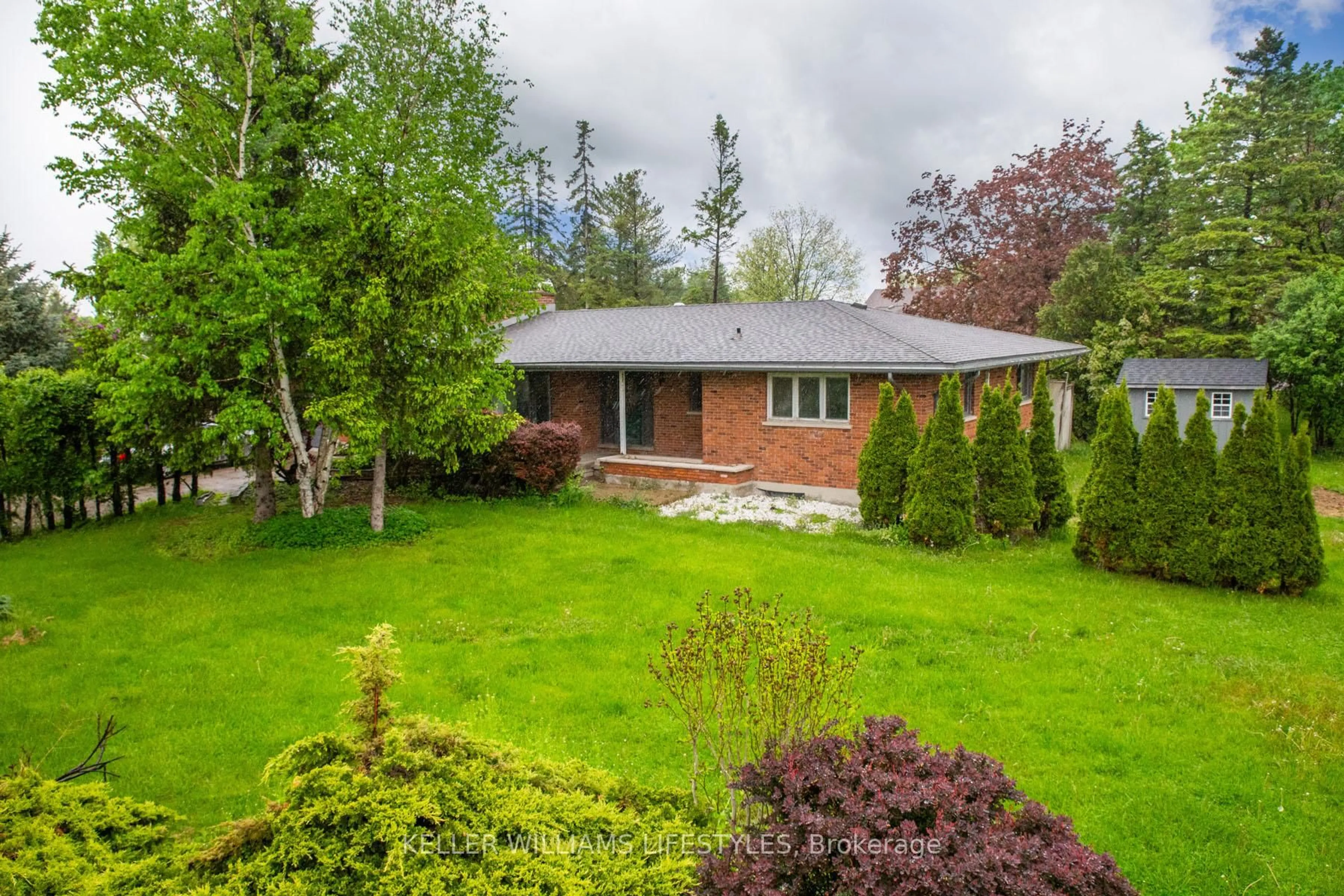 A pic from outside/outdoor area/front of a property/back of a property/a pic from drone, street for 21854 Highbury Ave, Middlesex Centre Ontario N0M 1C0