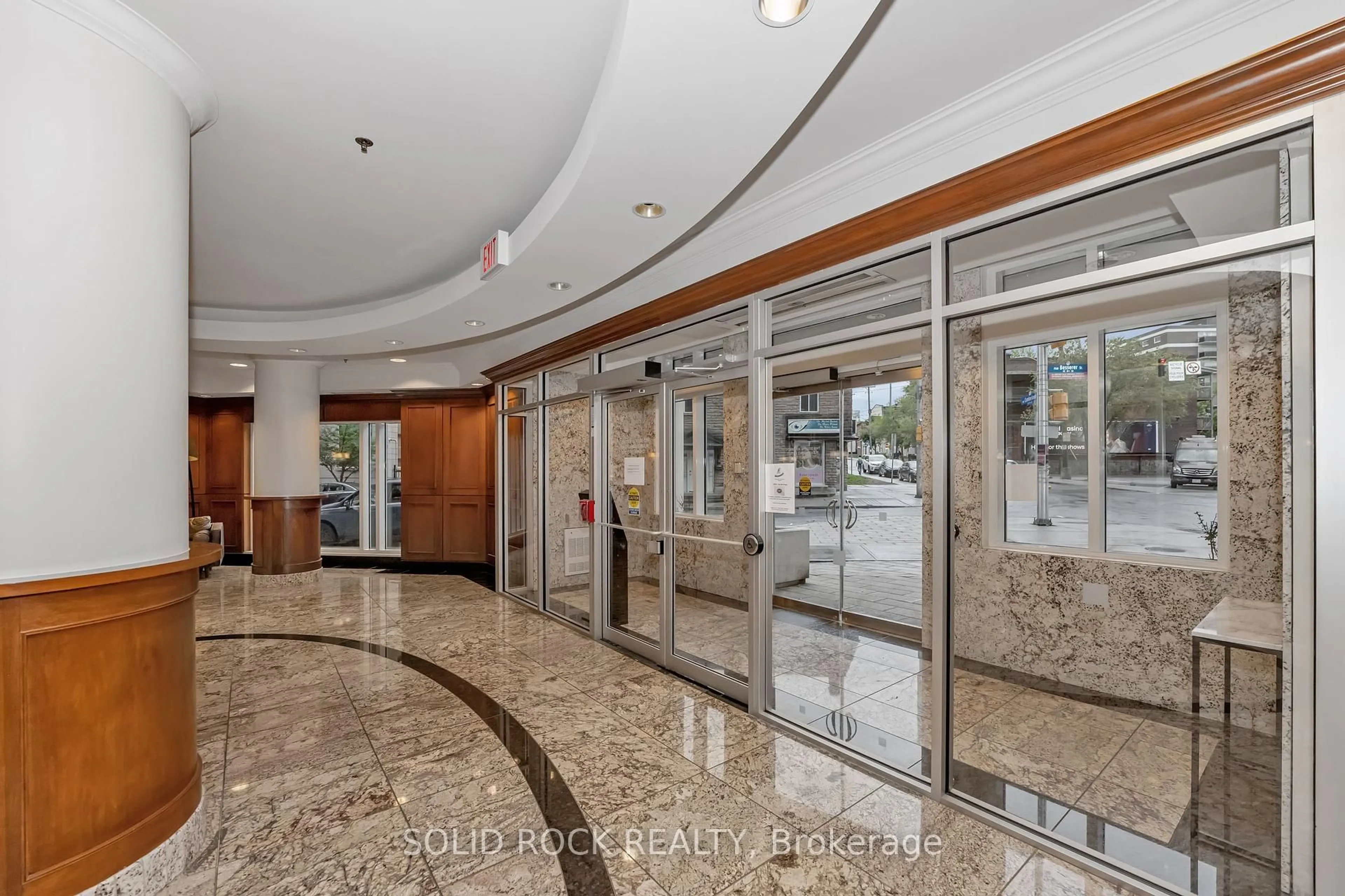 Indoor foyer for 195 Besserer N/A #306, Ottawa Ontario K1N 0B6