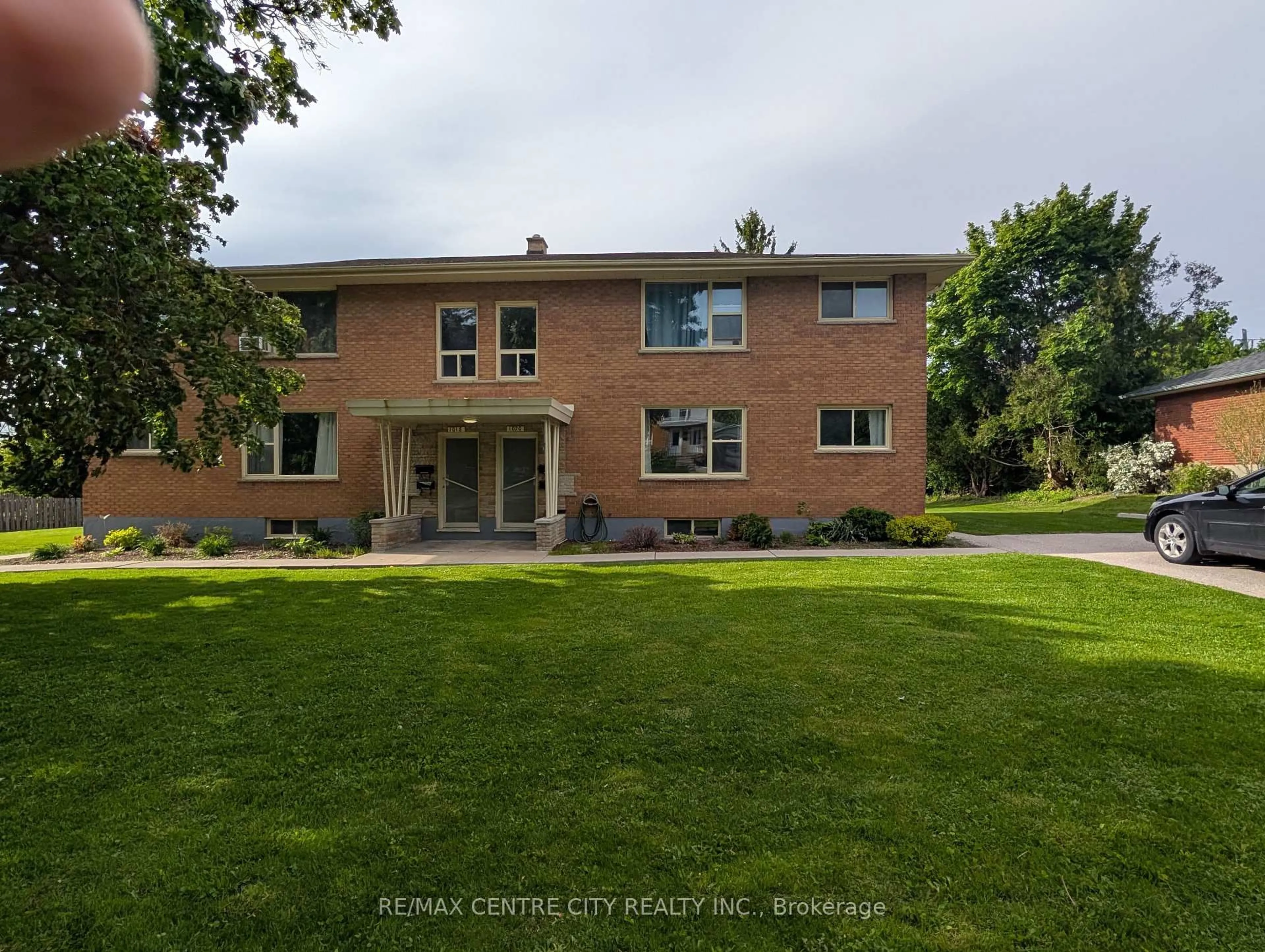 Home with brick exterior material, unknown for 1020 Eagle Dr, London South Ontario N5Z 3H5