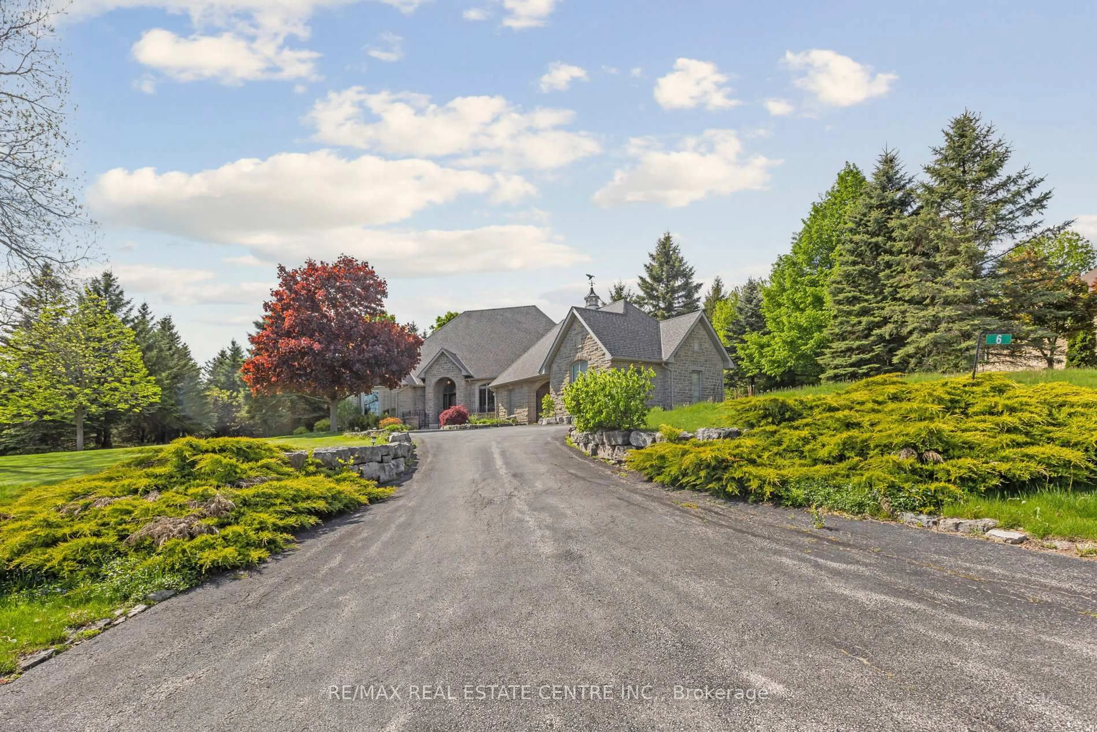 A pic from outside/outdoor area/front of a property/back of a property/a pic from drone, unknown for 6 Fox Ru, Puslinch Ontario N1H 6H9