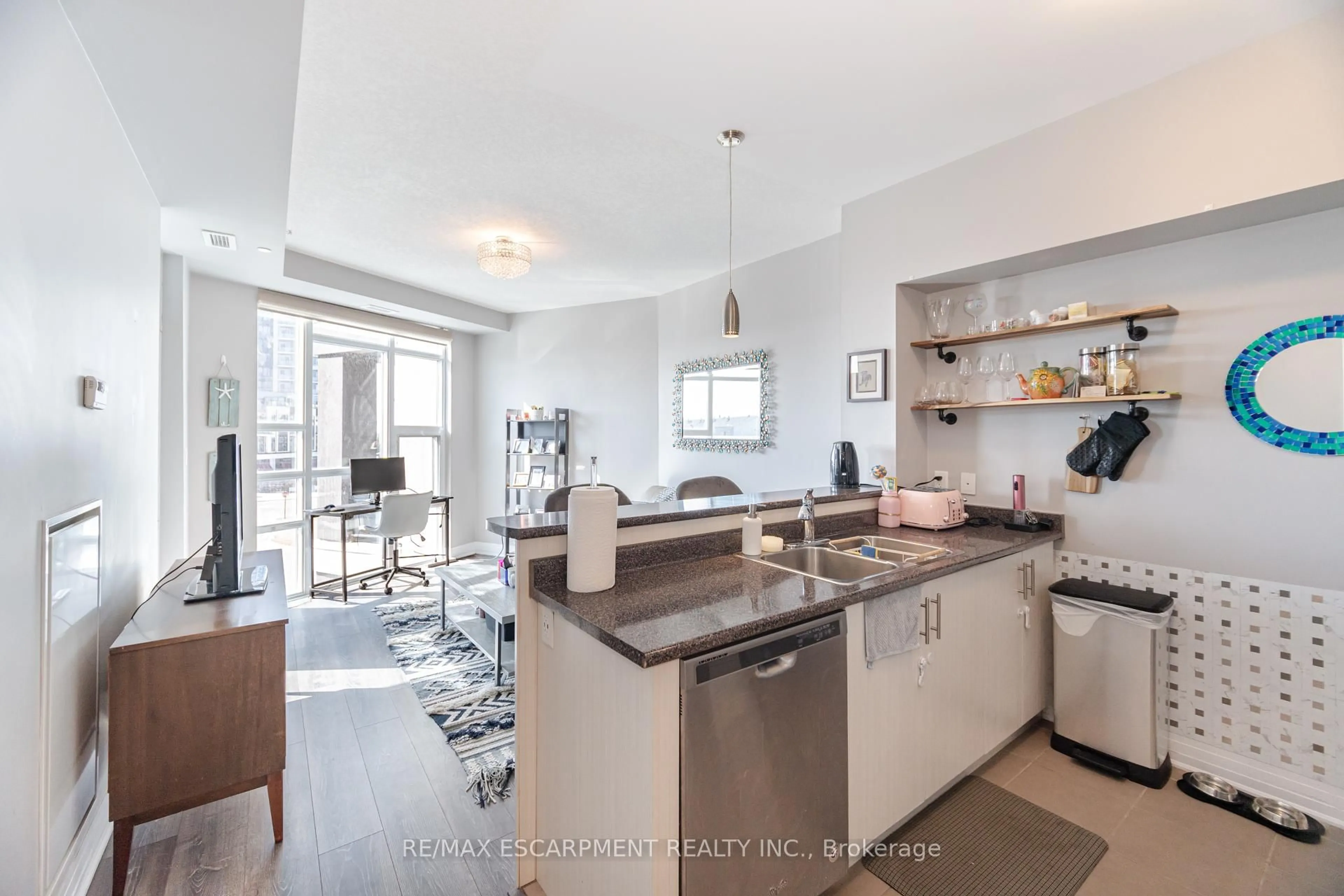 Open concept kitchen, unknown for 10 CONCORD Pl #308, Grimsby Ontario L3M 0G6
