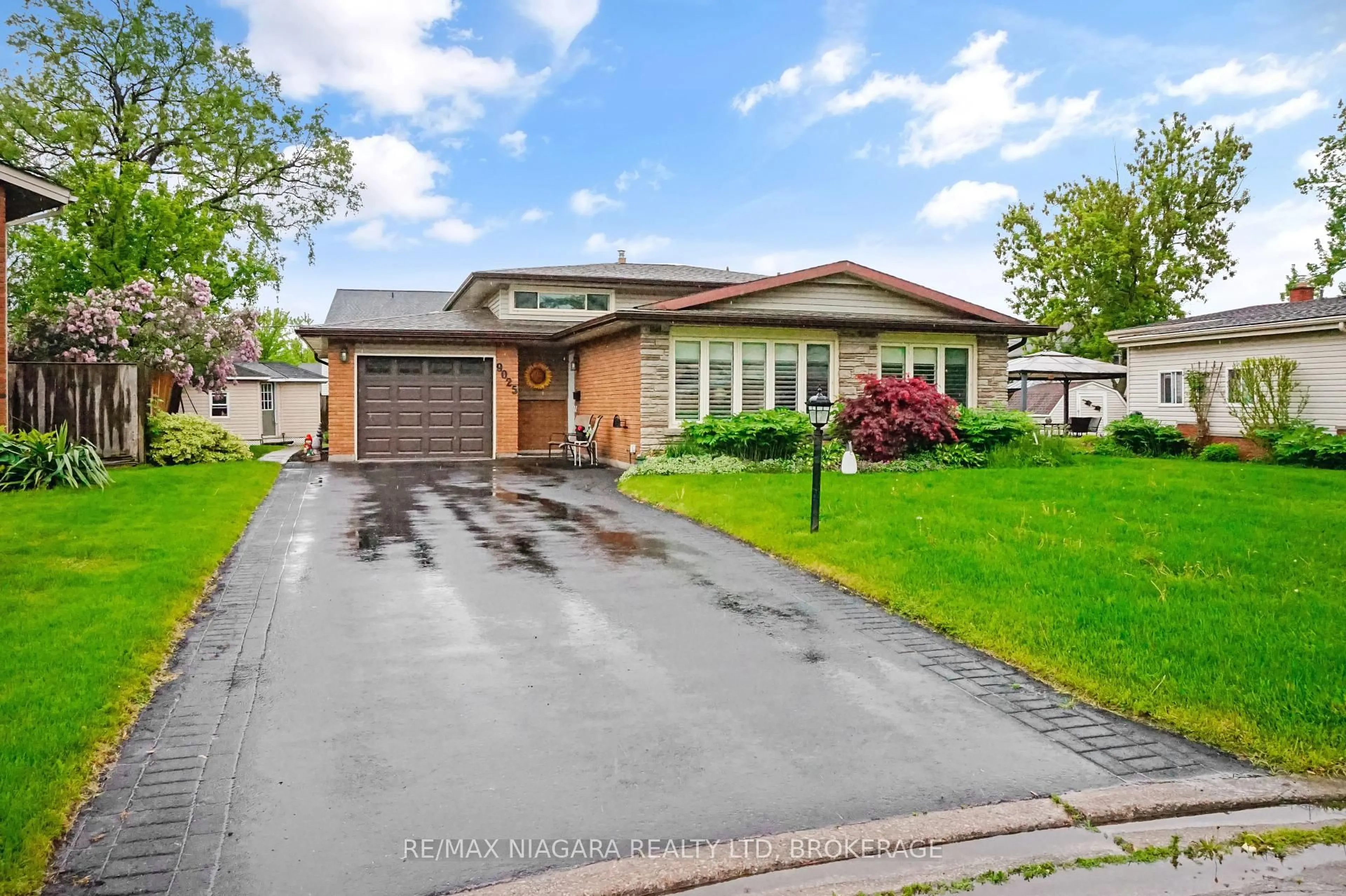 Home with brick exterior material, street for 9025 Banting Ave, Niagara Falls Ontario L2G 7A1
