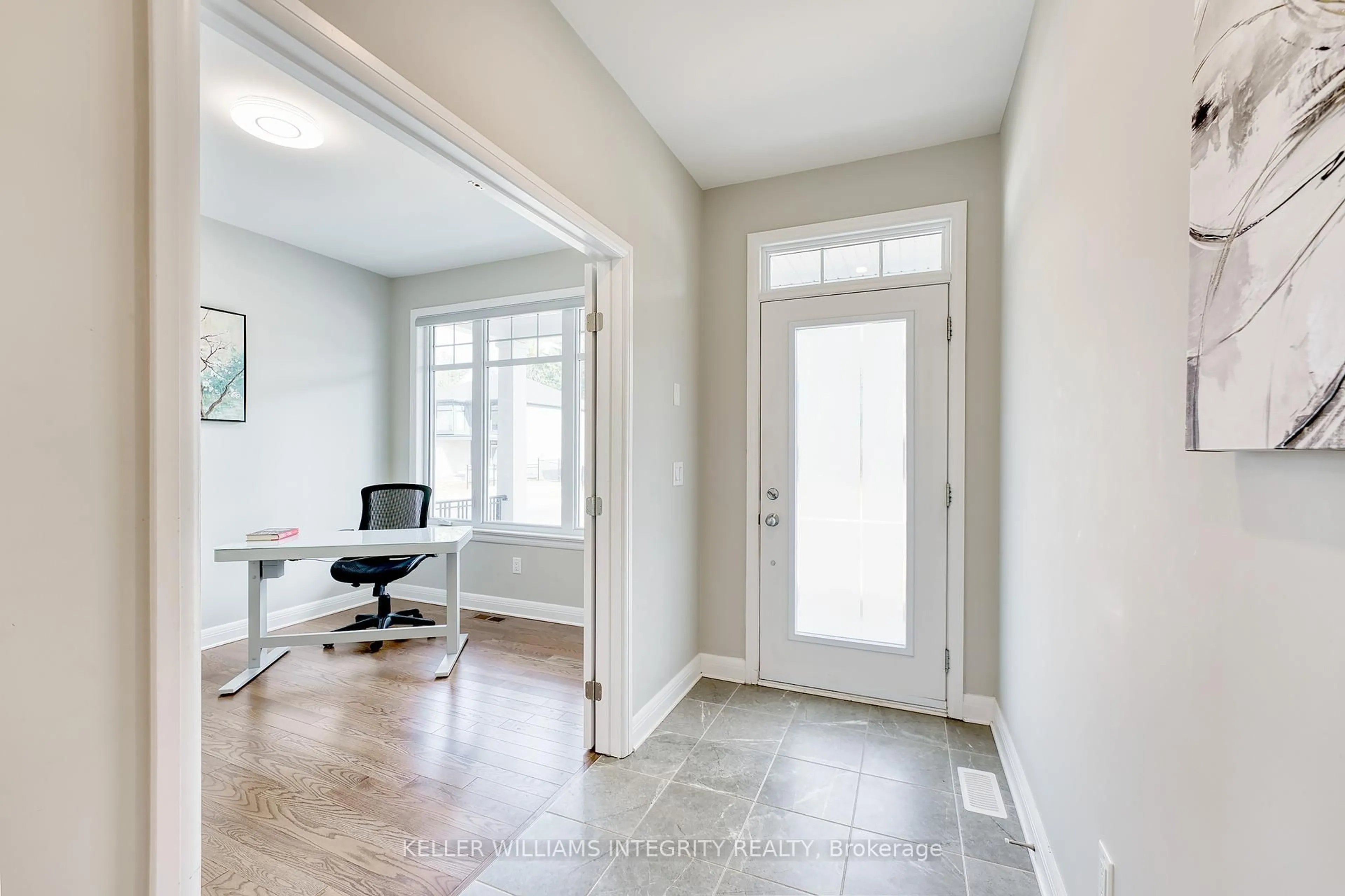 Indoor entryway for 232 KETCHIKAN Cres, Ottawa Ontario K2T 0S3