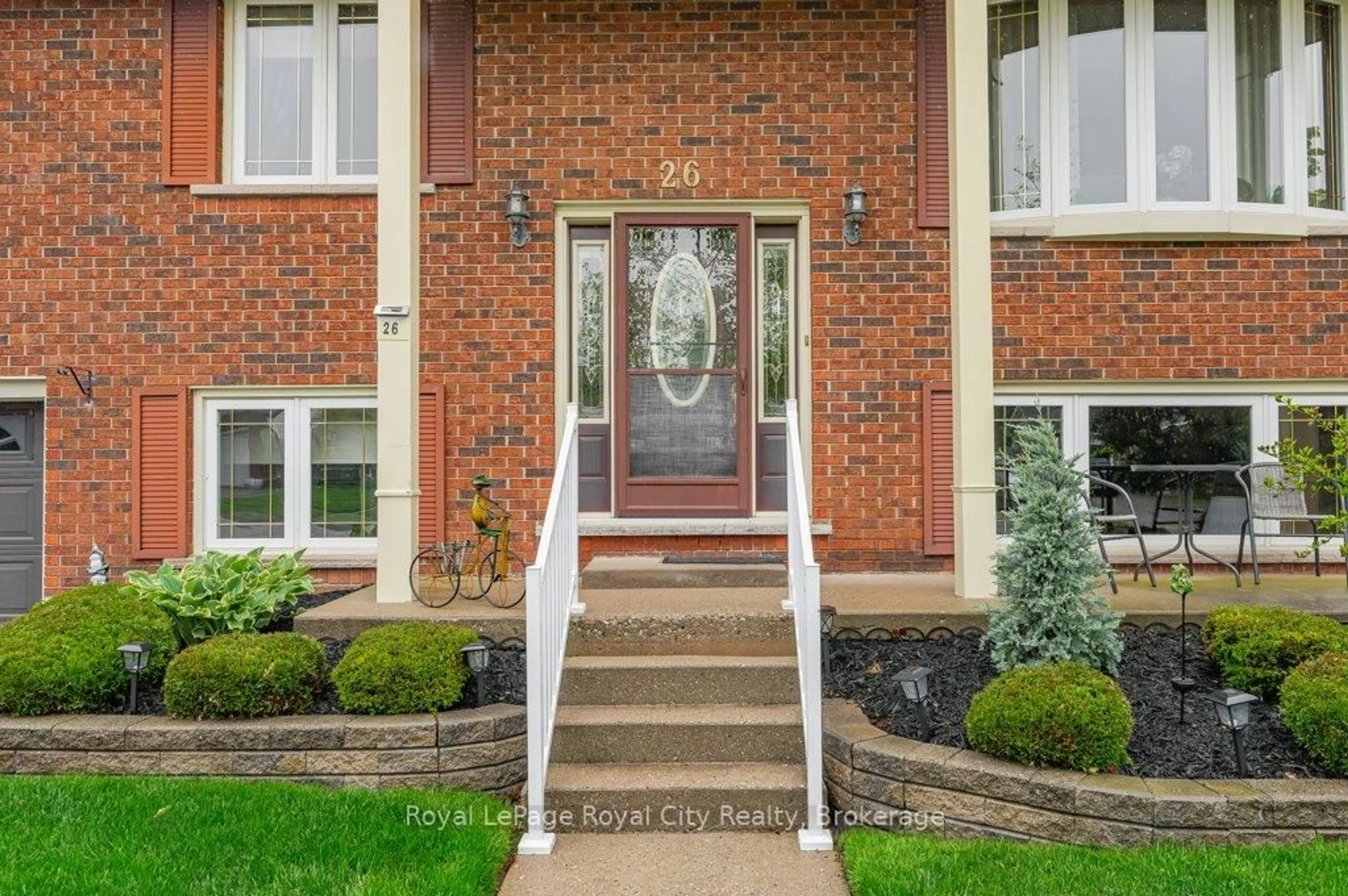Indoor entryway for 26 Springdale Blvd, Guelph Ontario N1H 6X5