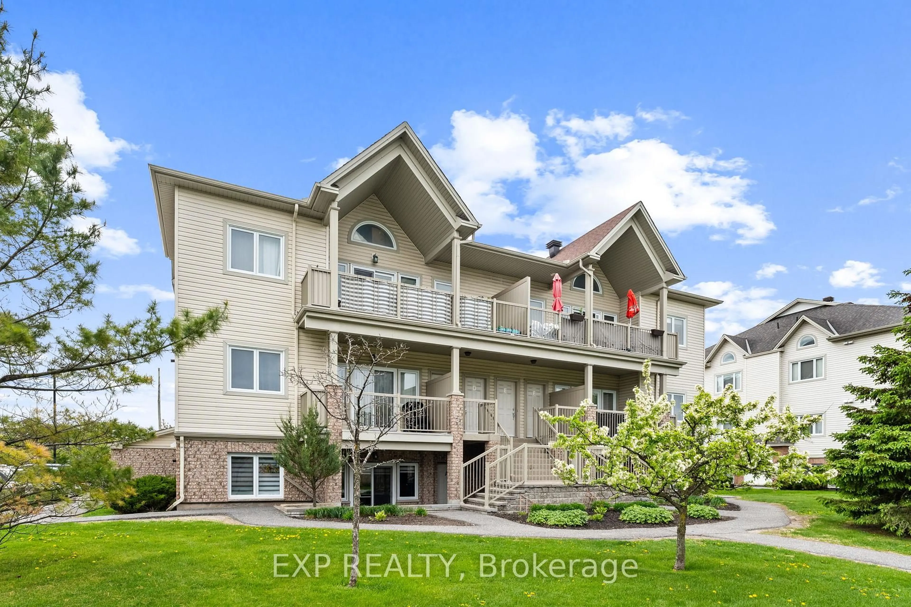 A pic from outside/outdoor area/front of a property/back of a property/a pic from drone, building for 137a Harthill Way #5, Ottawa Ontario K2J 5V1