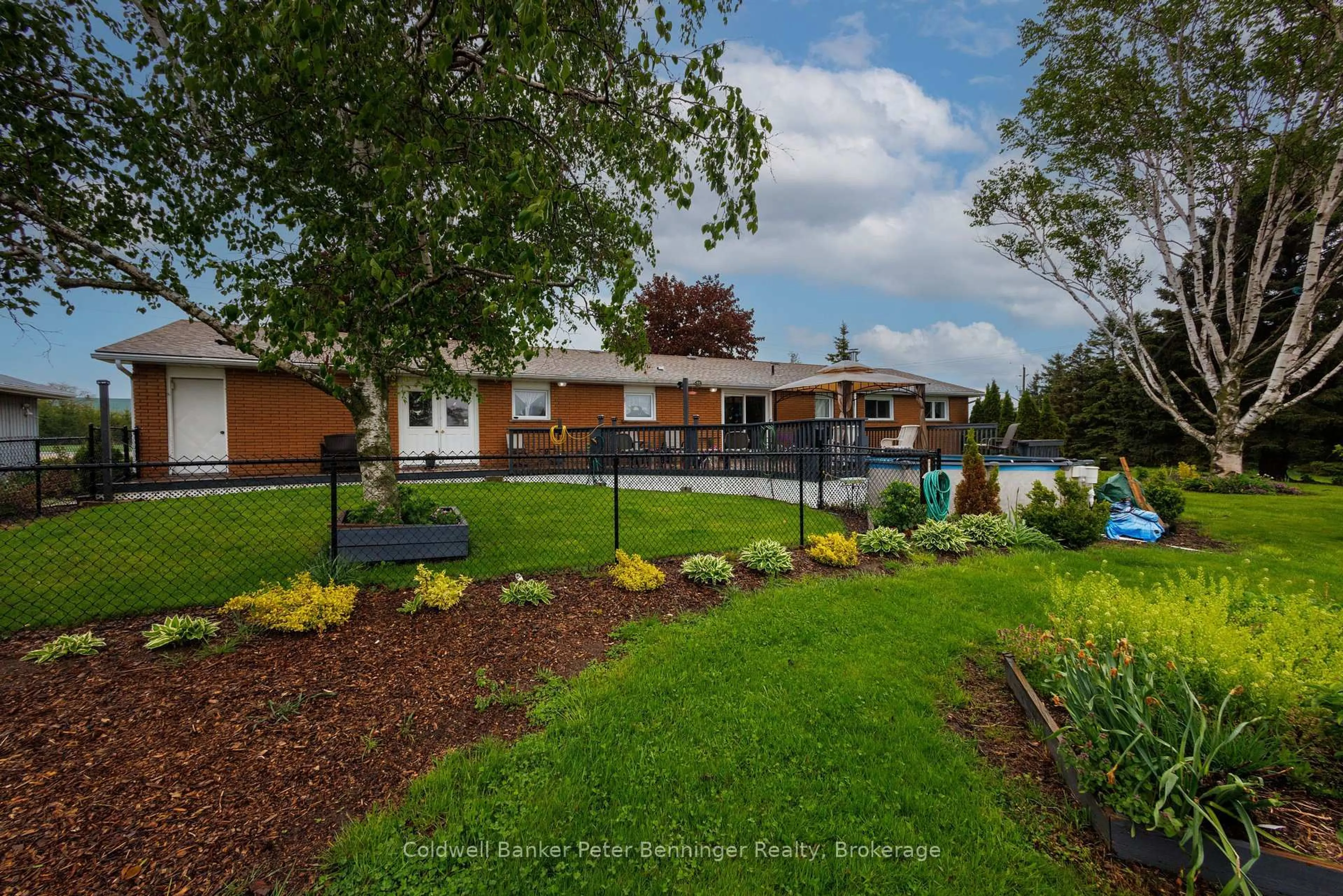 A pic from outside/outdoor area/front of a property/back of a property/a pic from drone, street for 119 Main St, Kincardine Ontario N0G 2T0