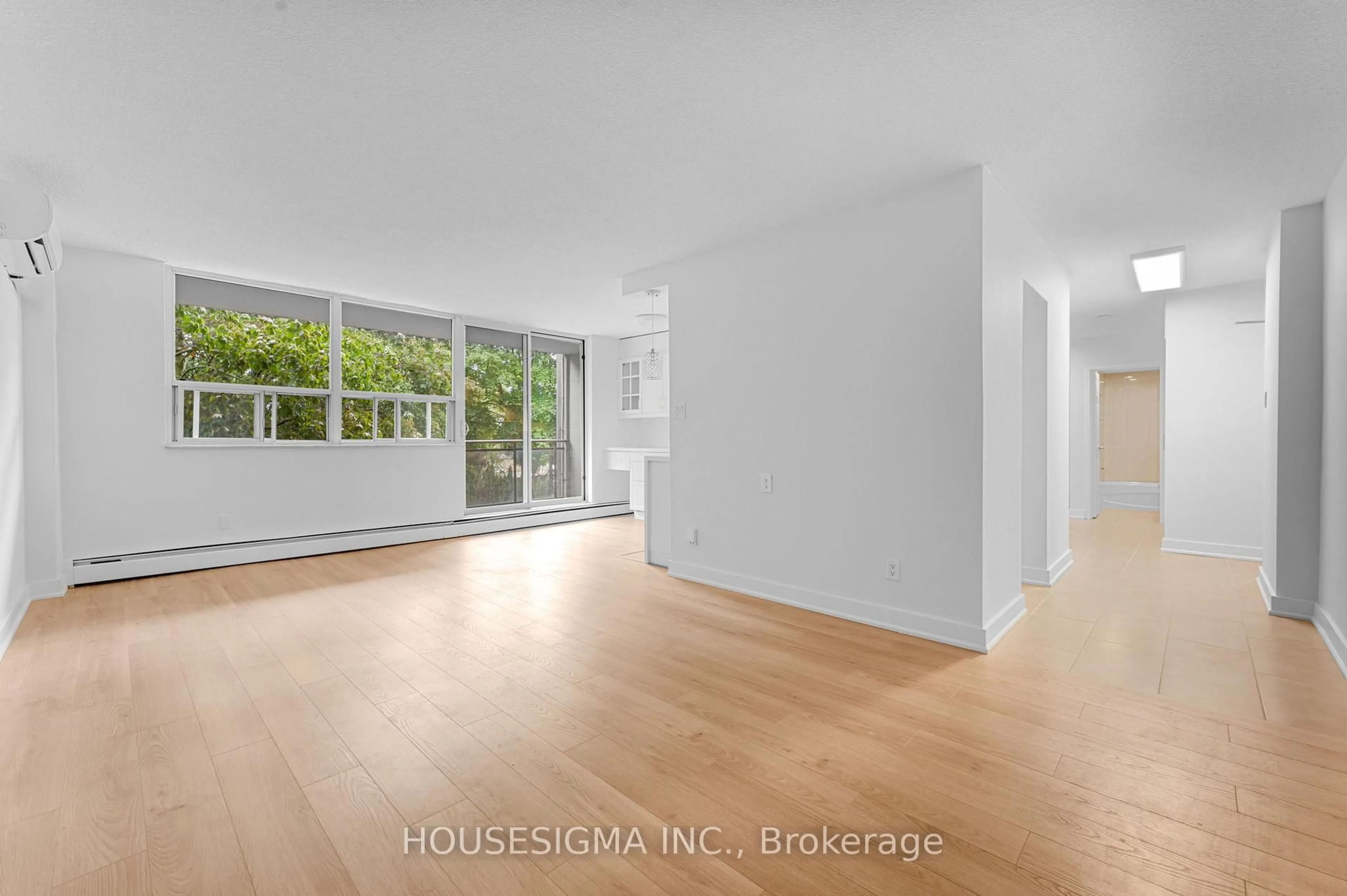 A pic of a room for 6400 Huggins St #305, Niagara Falls Ontario L2J 3G5