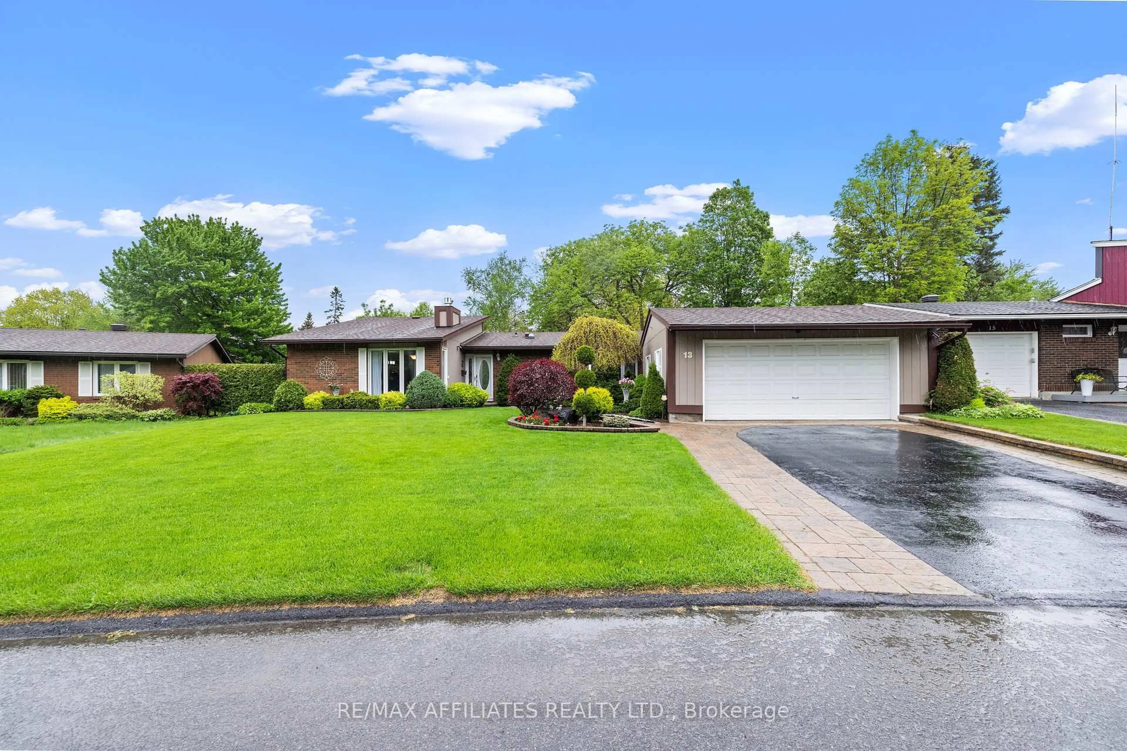 A pic from outside/outdoor area/front of a property/back of a property/a pic from drone, unknown for 13 Amundsen Cres, Ottawa Ontario K2L 1A6