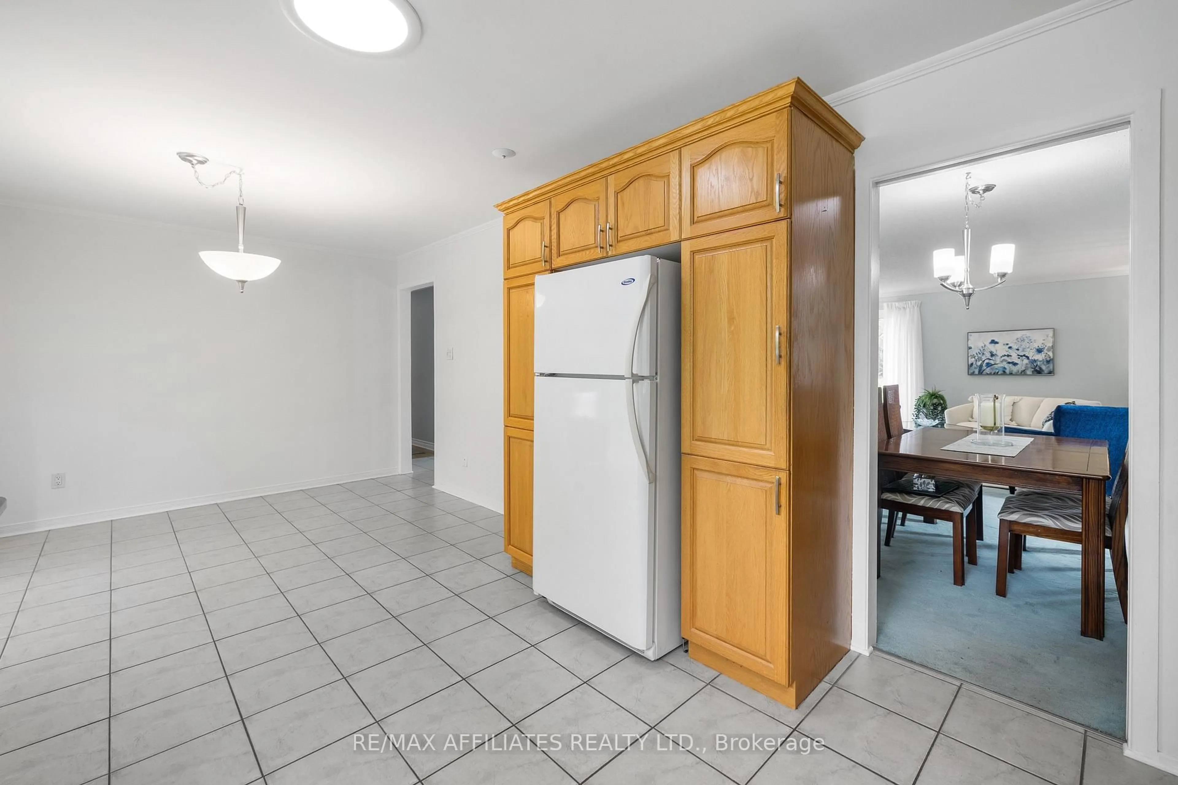 Standard kitchen, ceramic/tile floor for 13 Amundsen Cres, Ottawa Ontario K2L 1A6