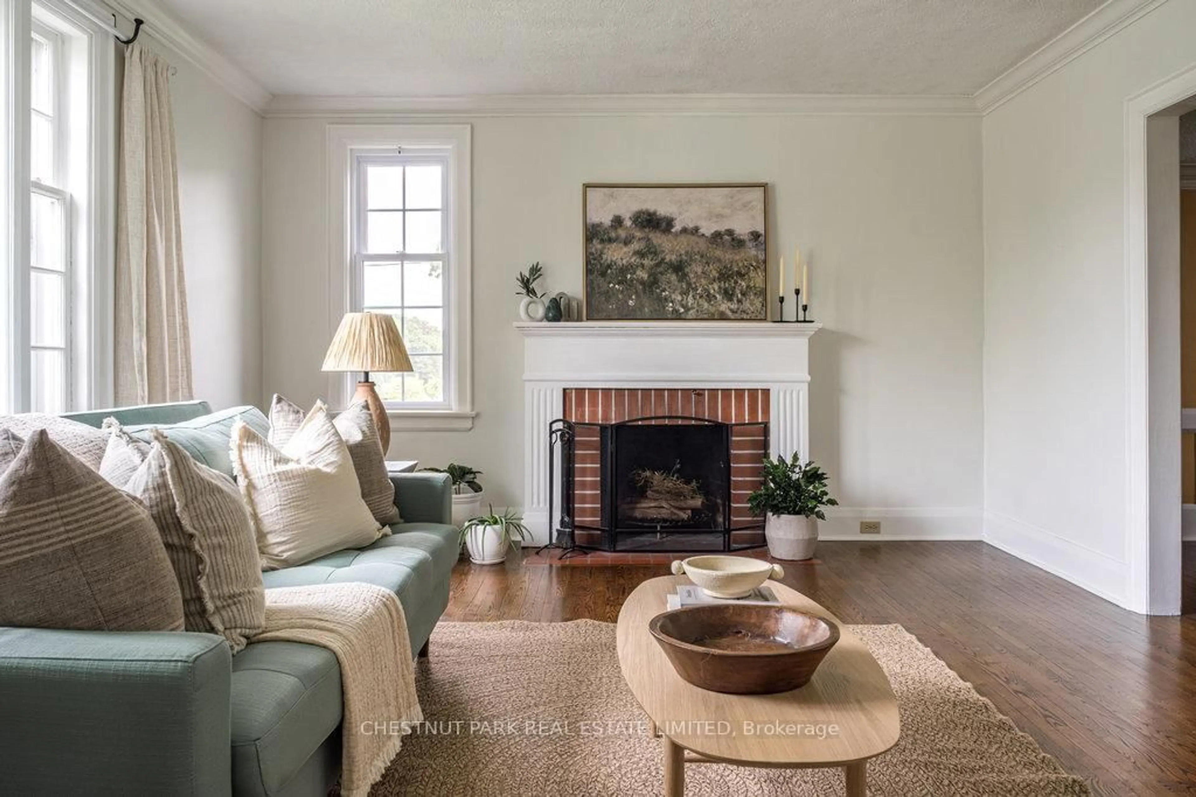 Living room with furniture, unknown for 5170 King St, Lincoln Ontario L0R 1B0