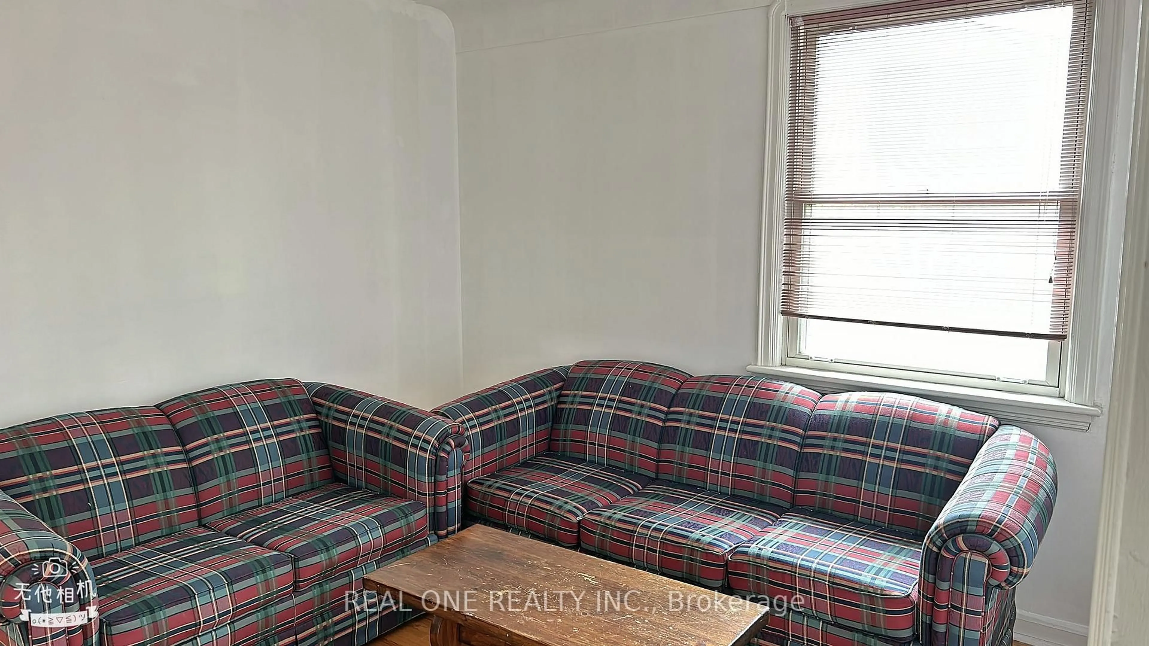 A pic of a room for 92 Binkley Cres, Hamilton Ontario L8S 3K8