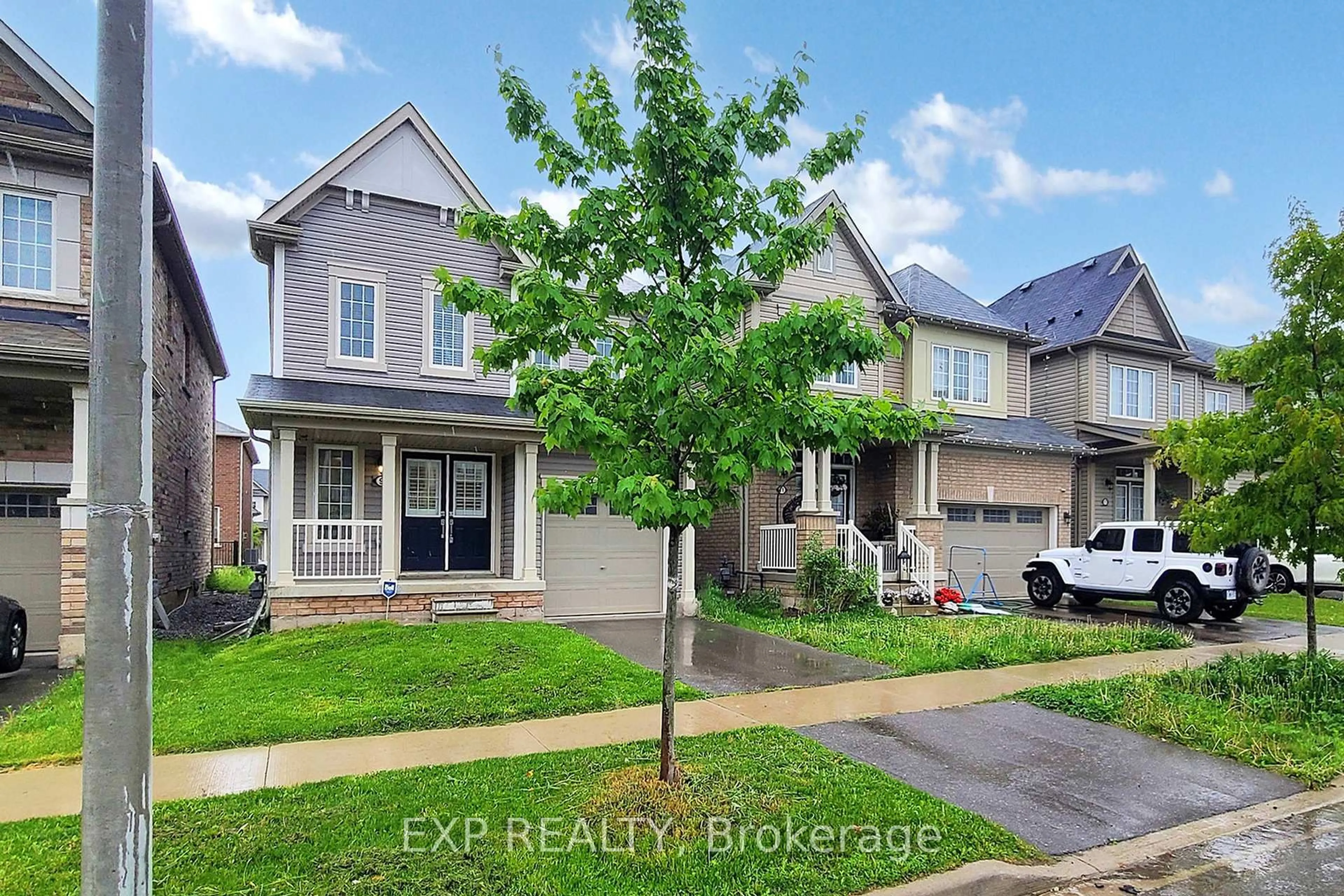 A pic from outside/outdoor area/front of a property/back of a property/a pic from drone, street for 9 Esther Cres, Thorold Ontario L3B 0E3