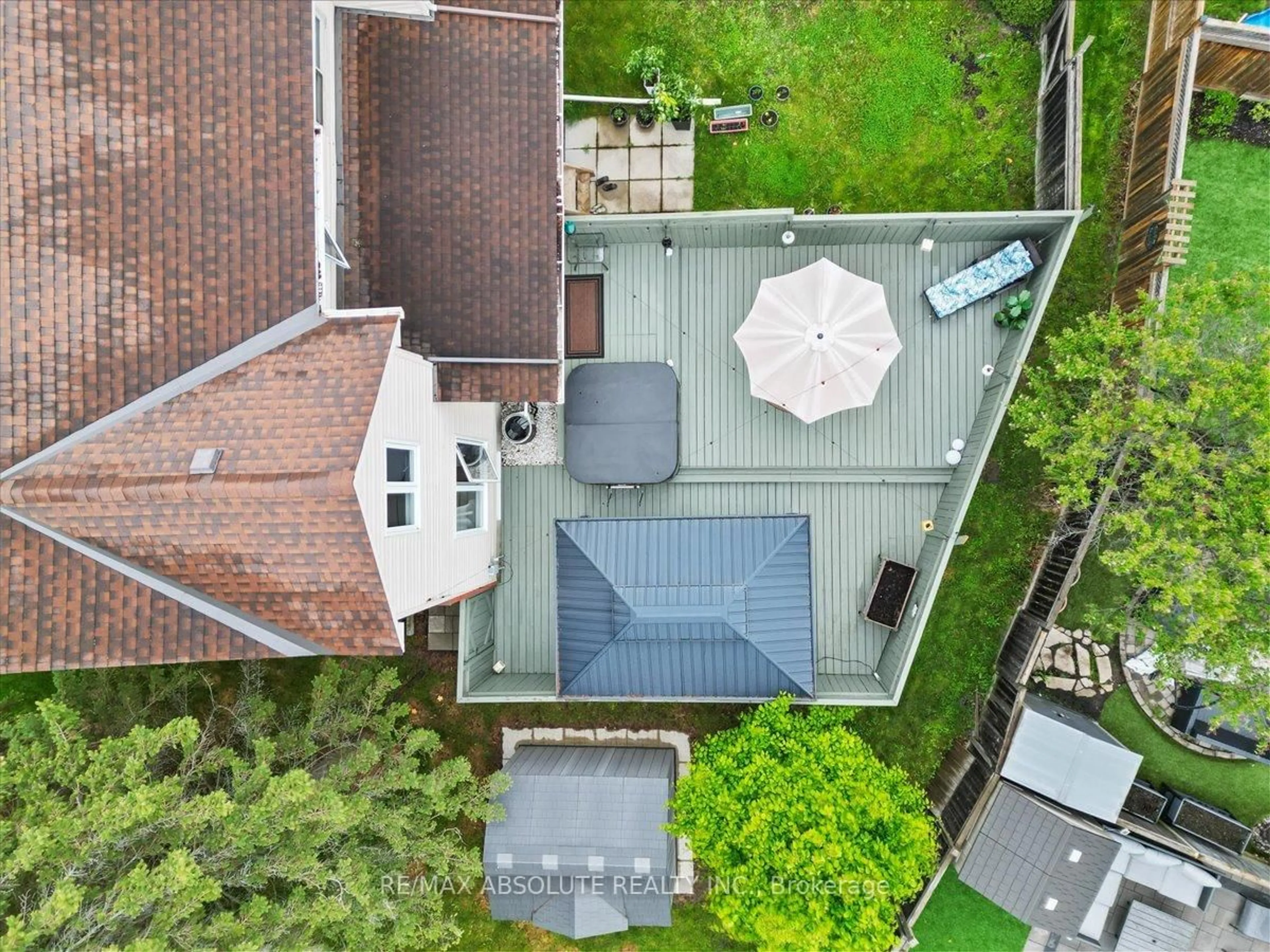 A pic from outside/outdoor area/front of a property/back of a property/a pic from drone, city buildings view from balcony for 21 Cedarock Dr, Ottawa Ontario K2M 2H6