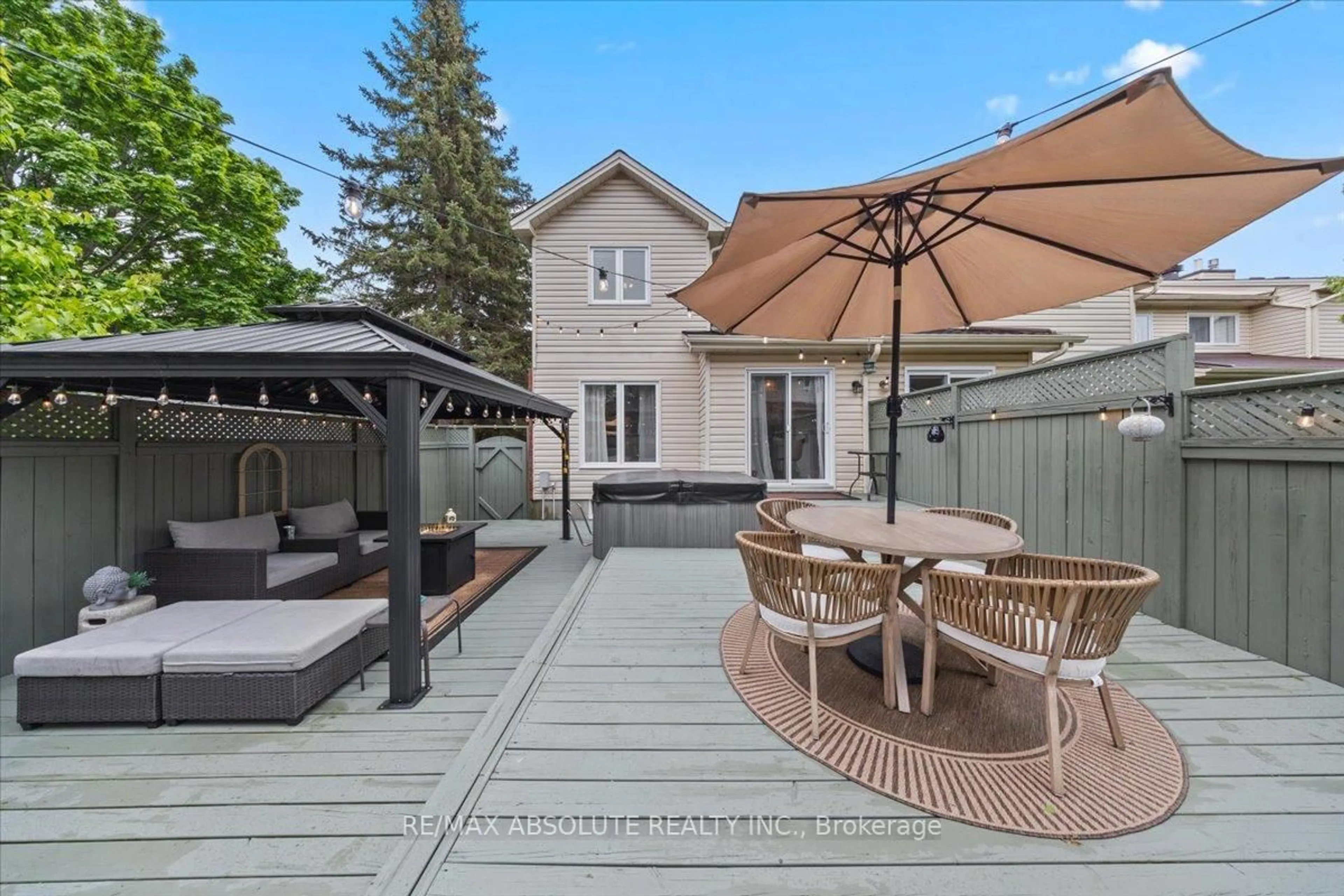 Patio, street for 21 Cedarock Dr, Ottawa Ontario K2M 2H6