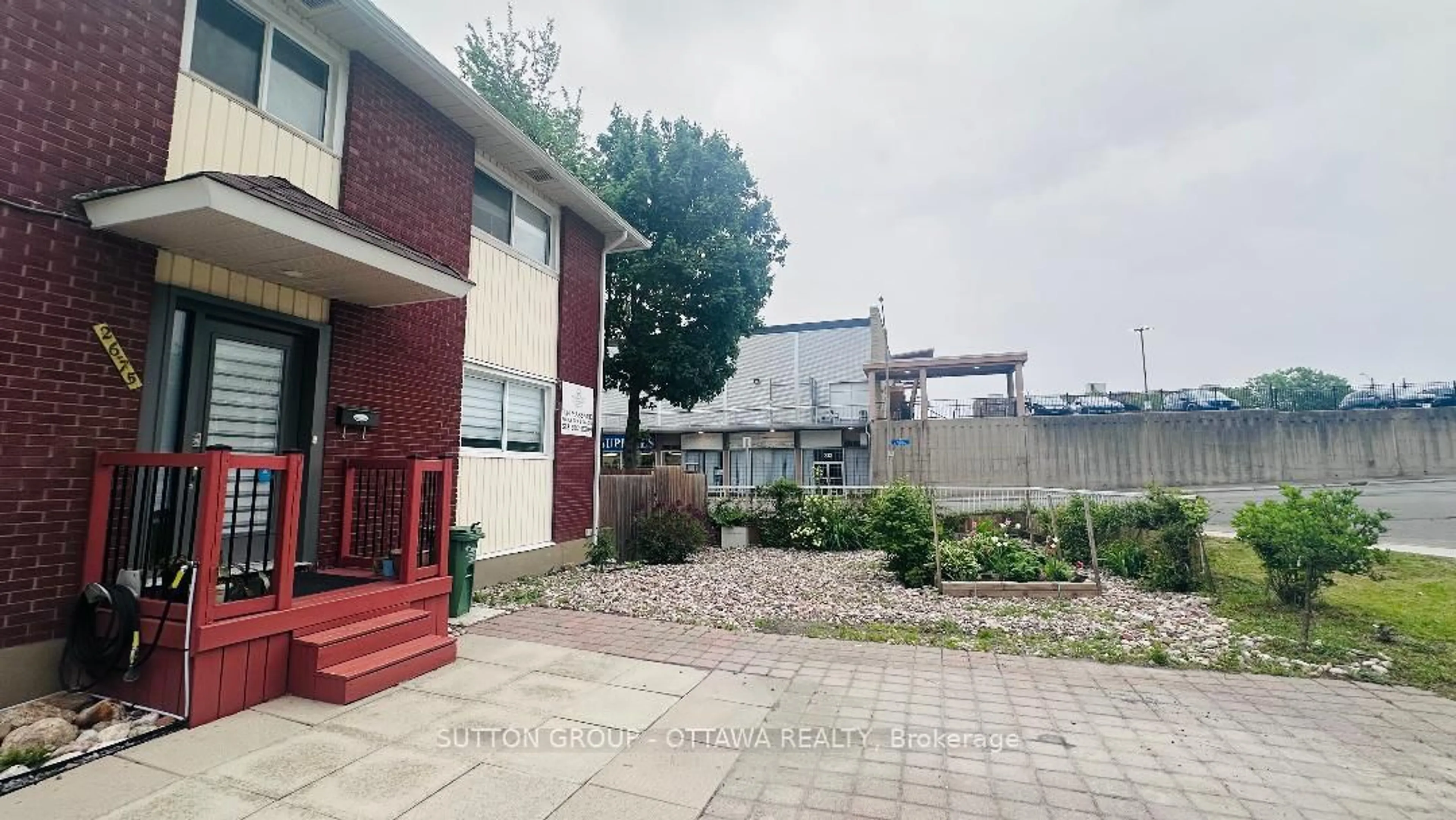 Patio, building for 2675 Marie St, Ottawa Ontario K2B 7E3