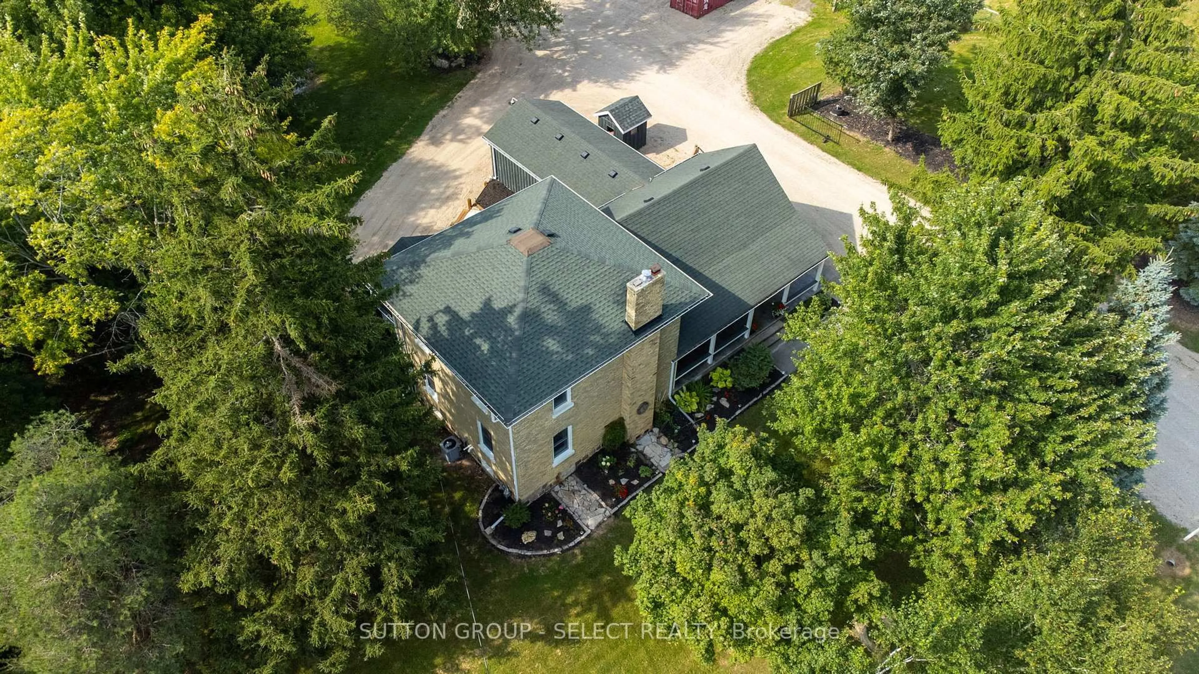 A pic from outside/outdoor area/front of a property/back of a property/a pic from drone, building for 10086 Hedley Dr, Middlesex Centre Ontario N0M 2A0