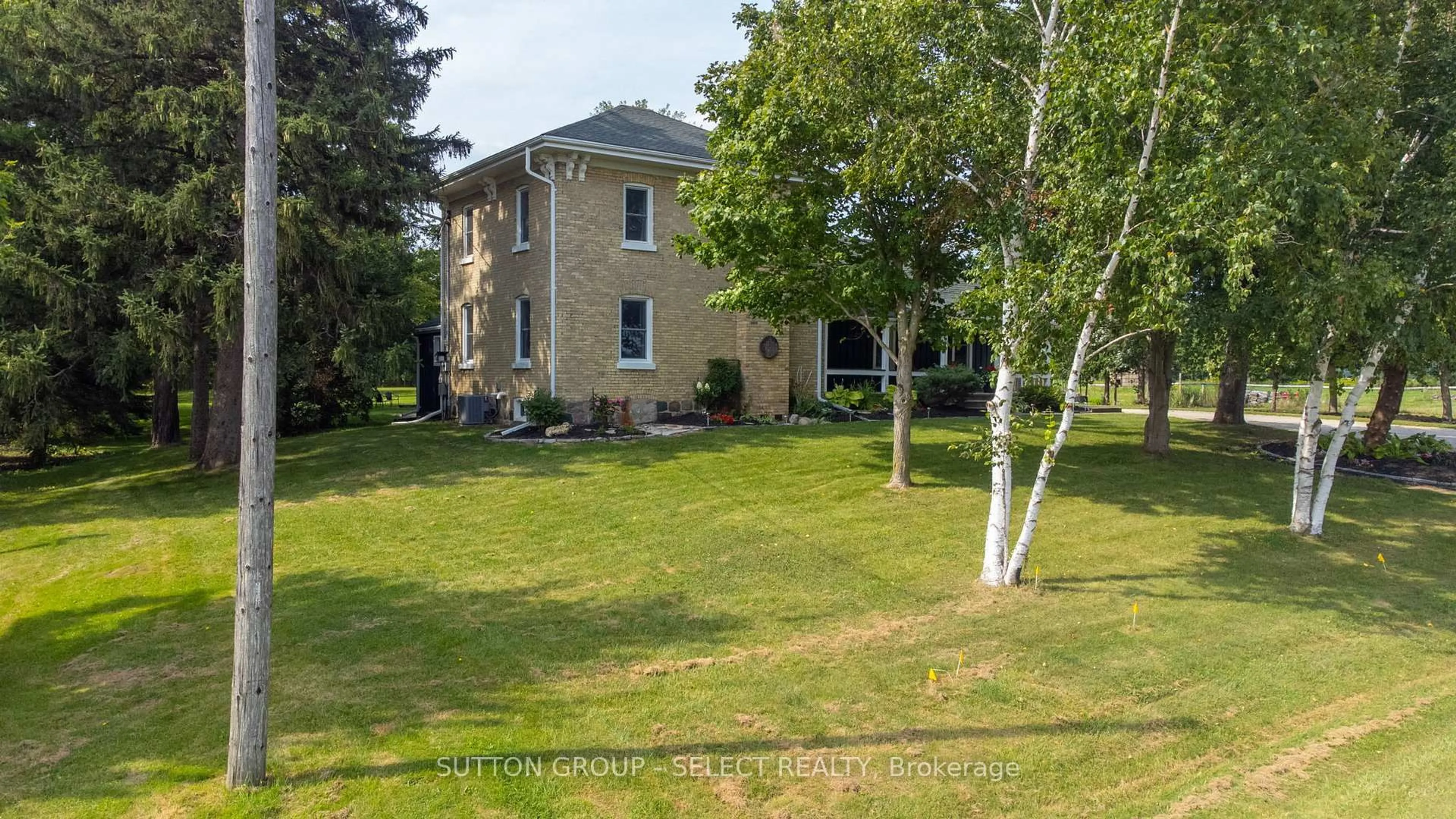 A pic from outside/outdoor area/front of a property/back of a property/a pic from drone, unknown for 10086 Hedley Dr, Middlesex Centre Ontario N0M 2A0