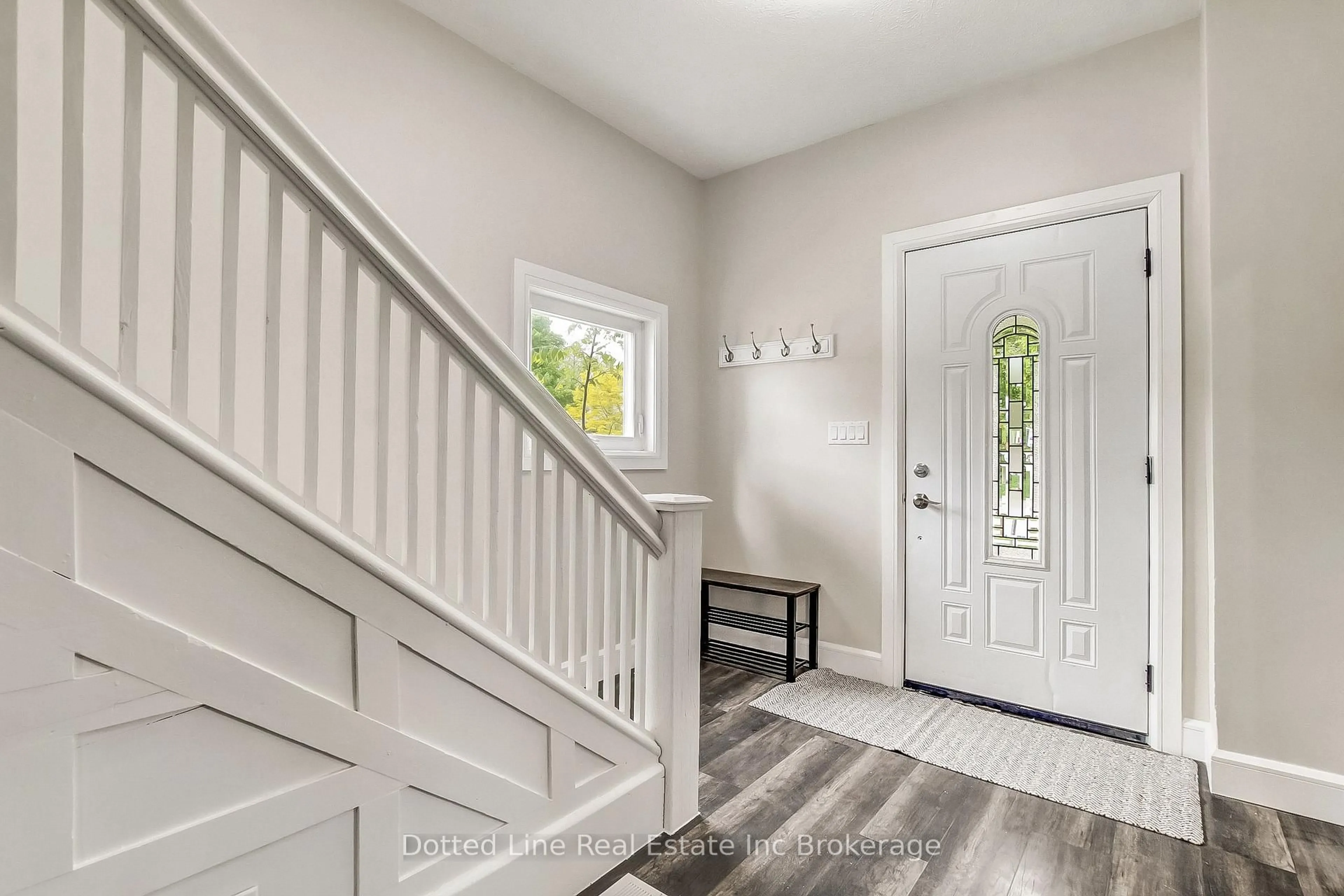 Indoor entryway for 59 Brock St, Tillsonburg Ontario N4G 2A4