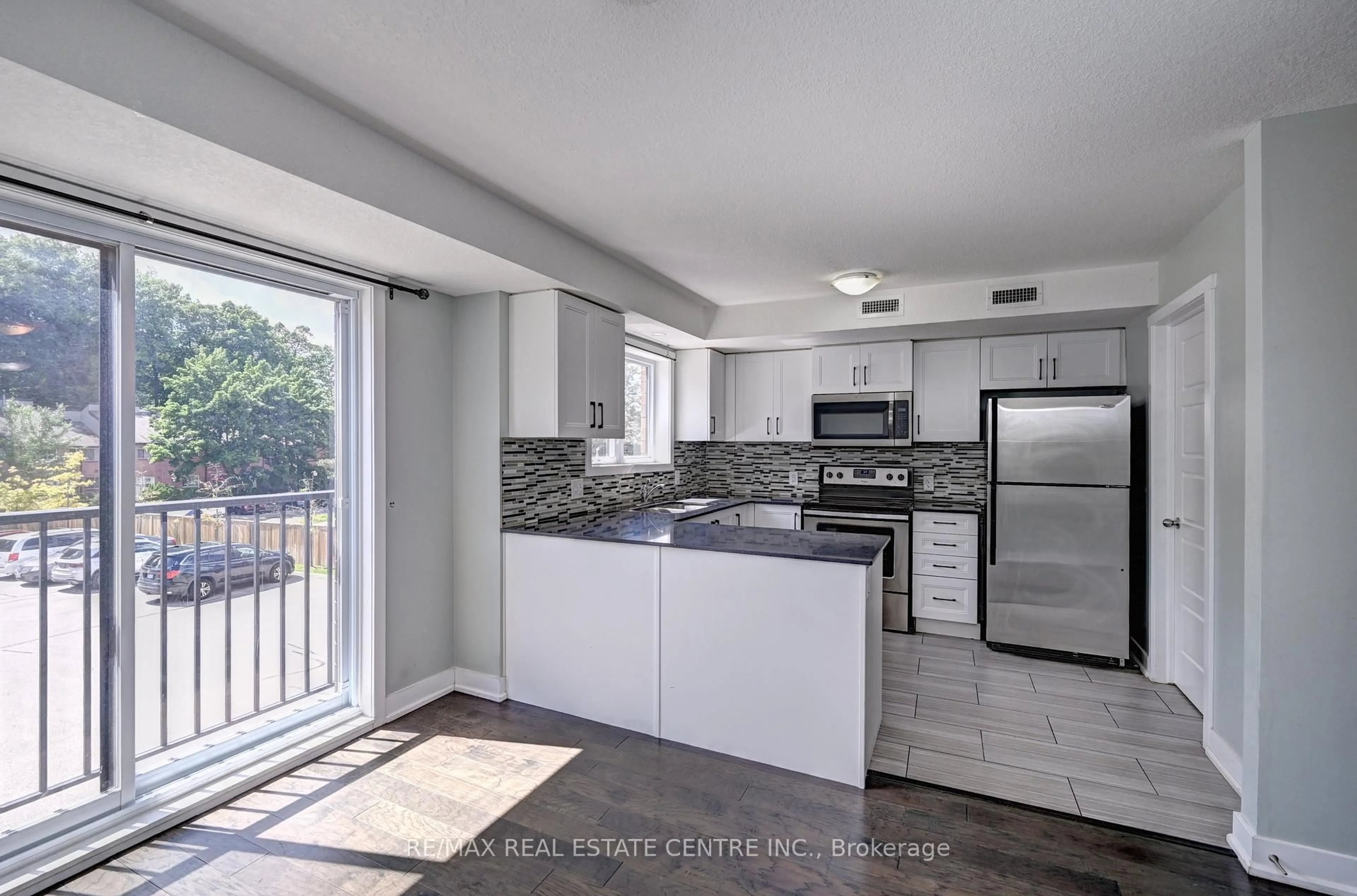 Open concept kitchen, unknown for 190 Century Hill Dr #A4, Kitchener Ontario N2E 0G9