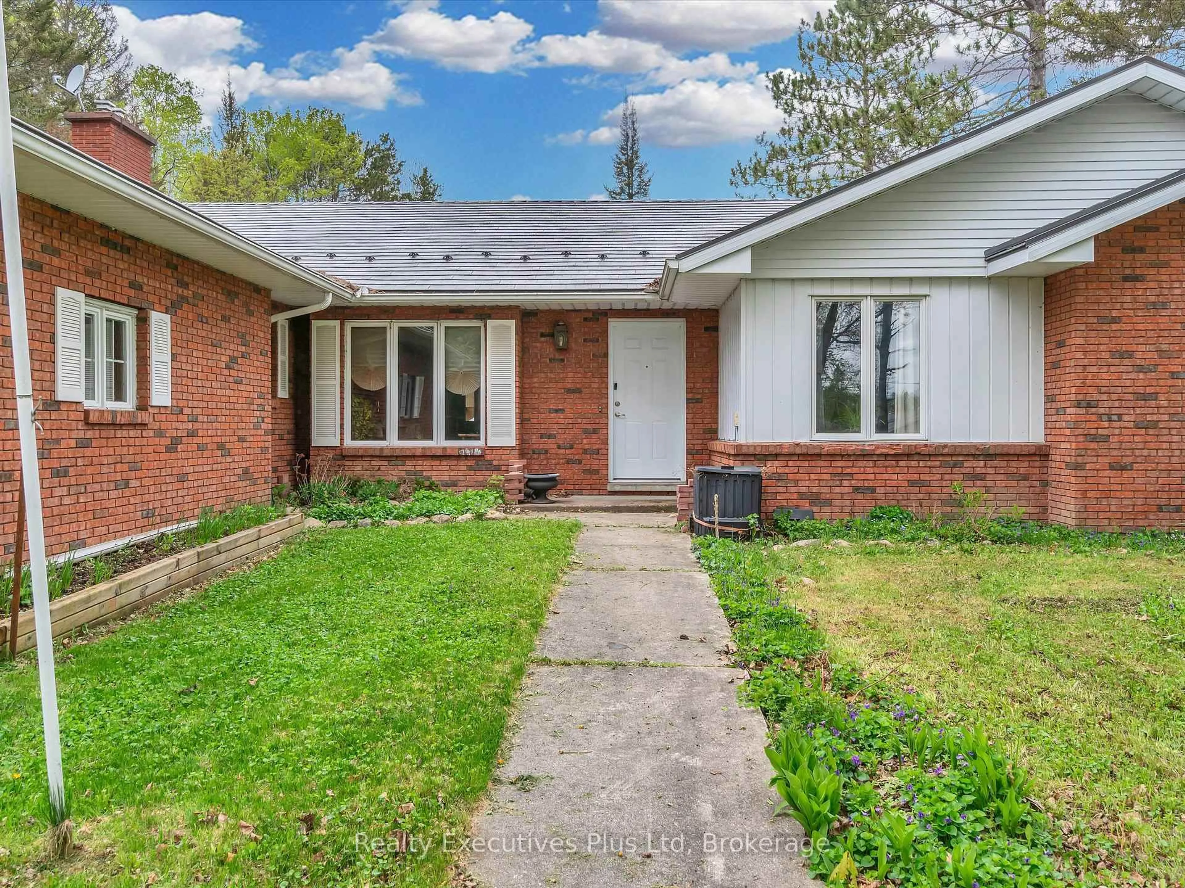 Home with brick exterior material, street for 12 Robert St, Sundridge Ontario P0A 1Z0