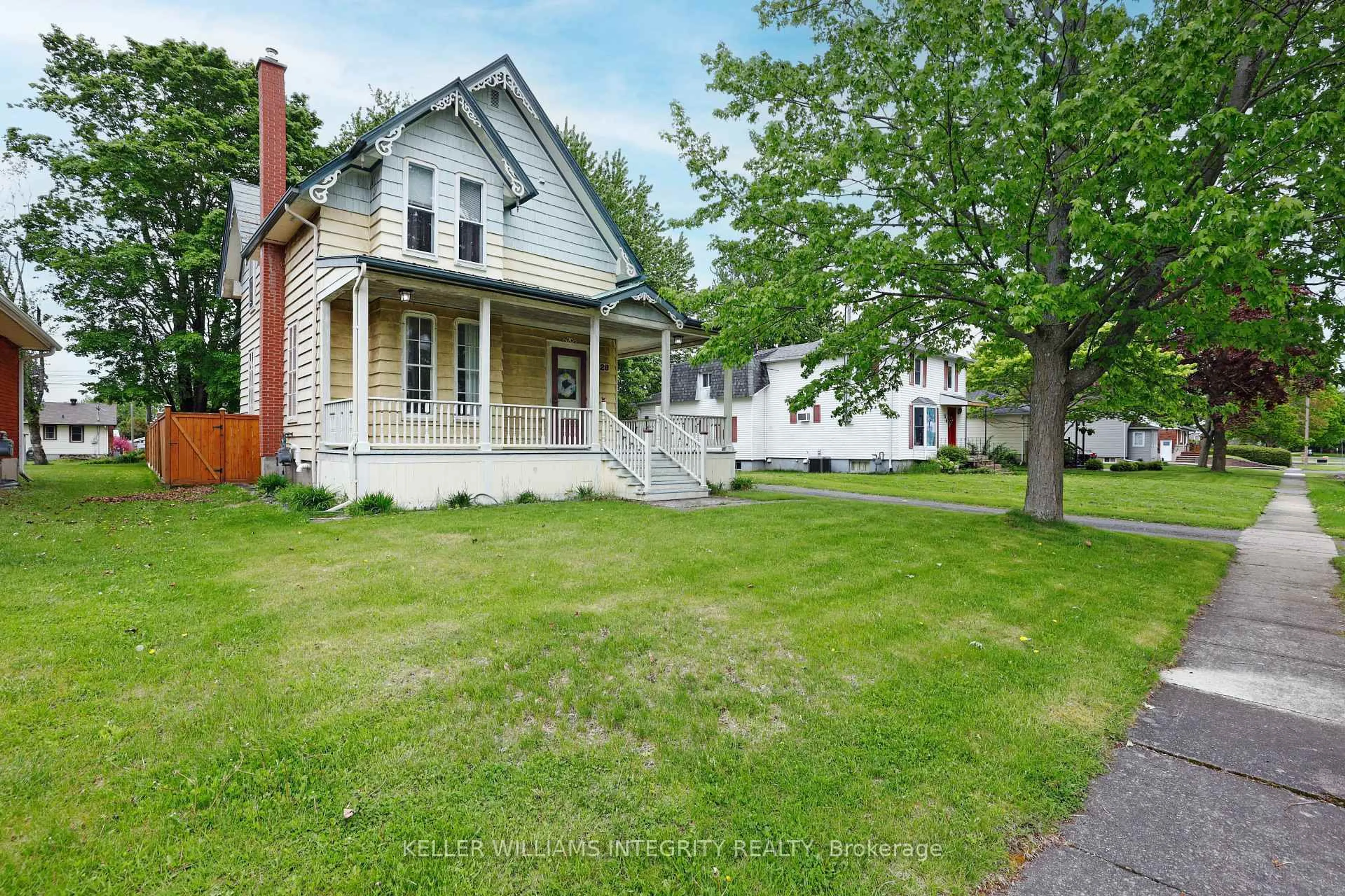A pic from outside/outdoor area/front of a property/back of a property/a pic from drone, street for 28 Bethune Ave, South Stormont Ontario K0C 1P0