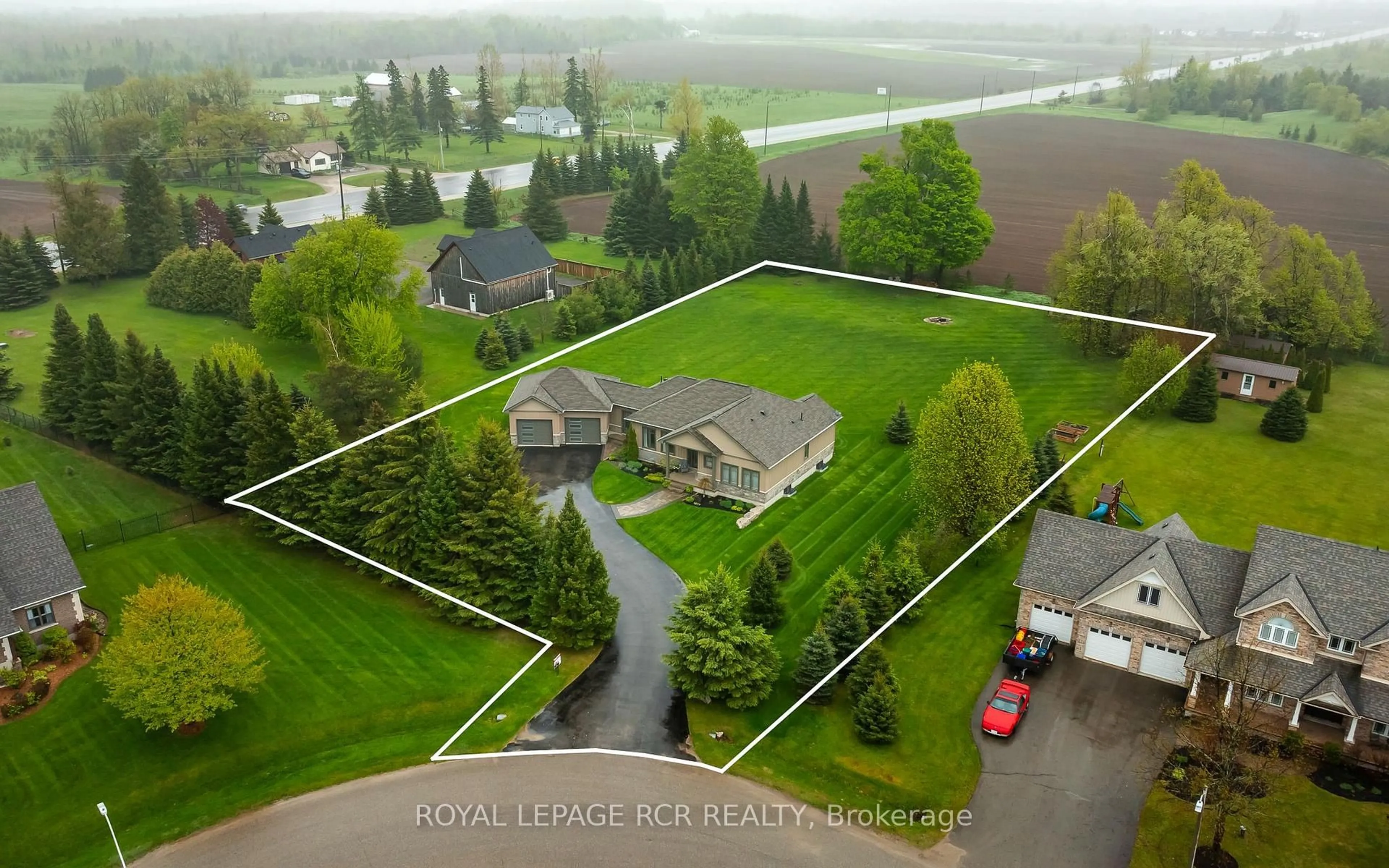 A pic from outside/outdoor area/front of a property/back of a property/a pic from drone, unknown for 23A Madill Dr, Mono Ontario L9W 6G3