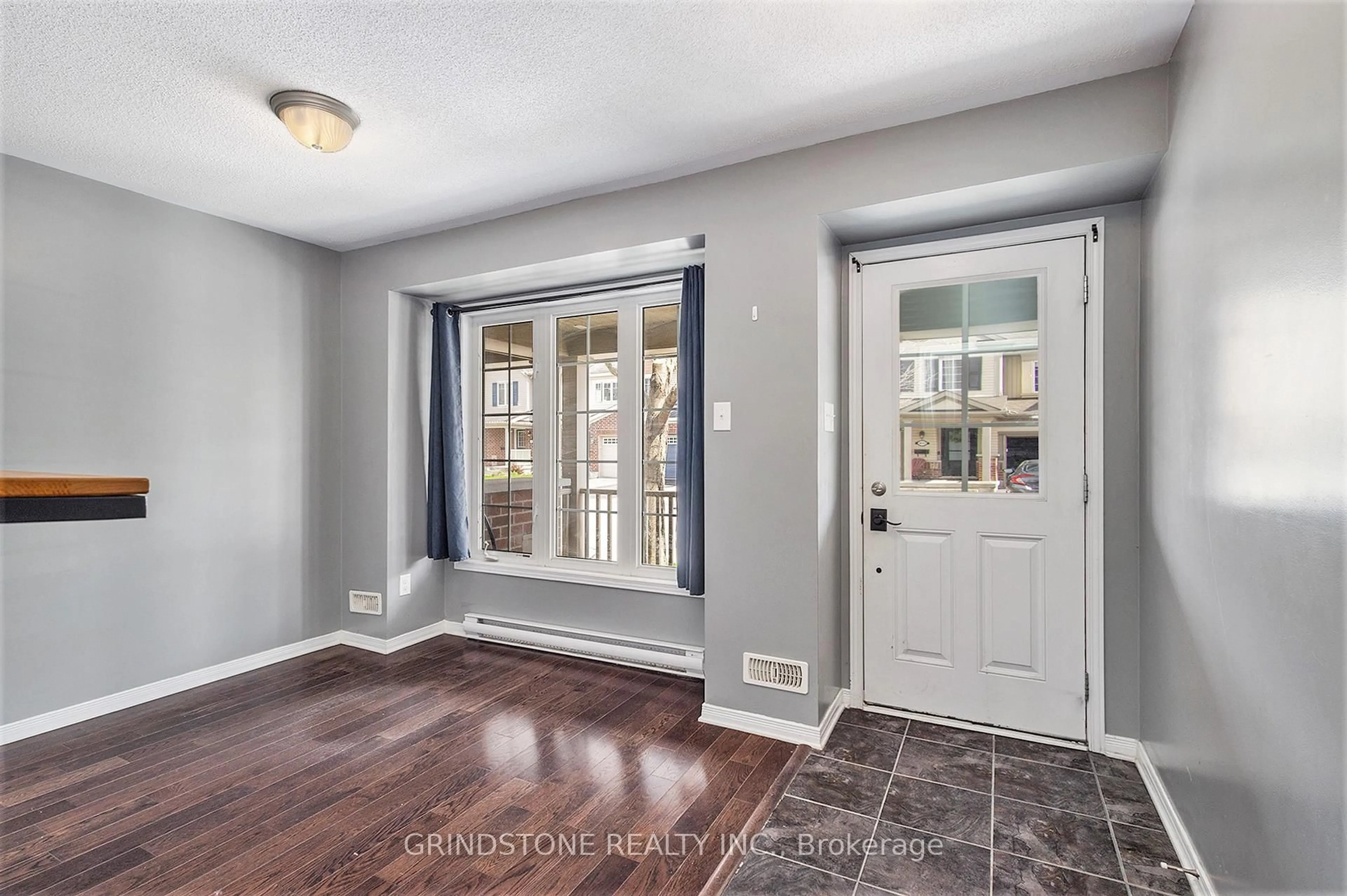 Indoor entryway for 1036 Pampero Cres, Ottawa Ontario K2S 0N5