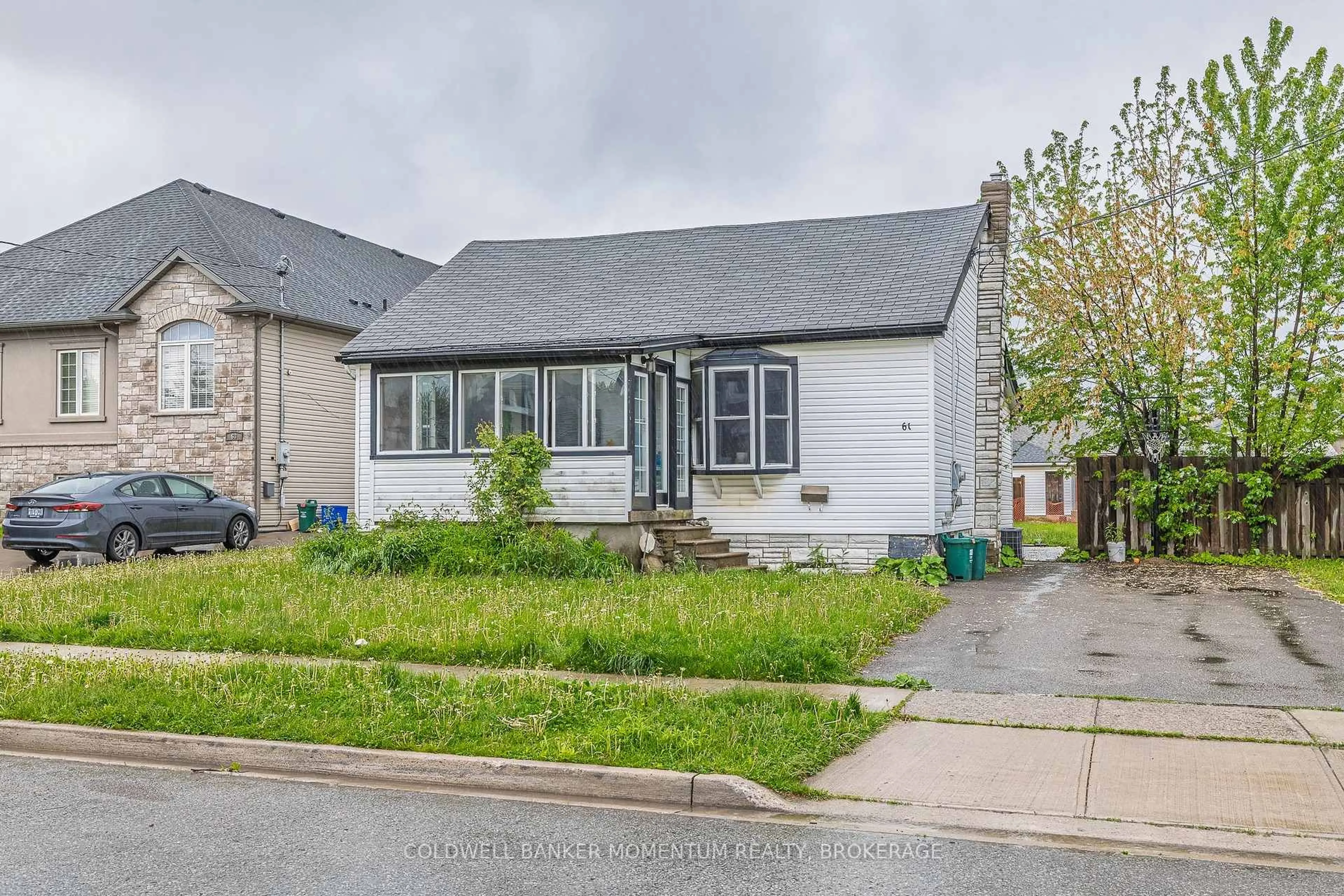 Home with vinyl exterior material, street for 61 Queen St, Thorold Ontario L2V 3N4