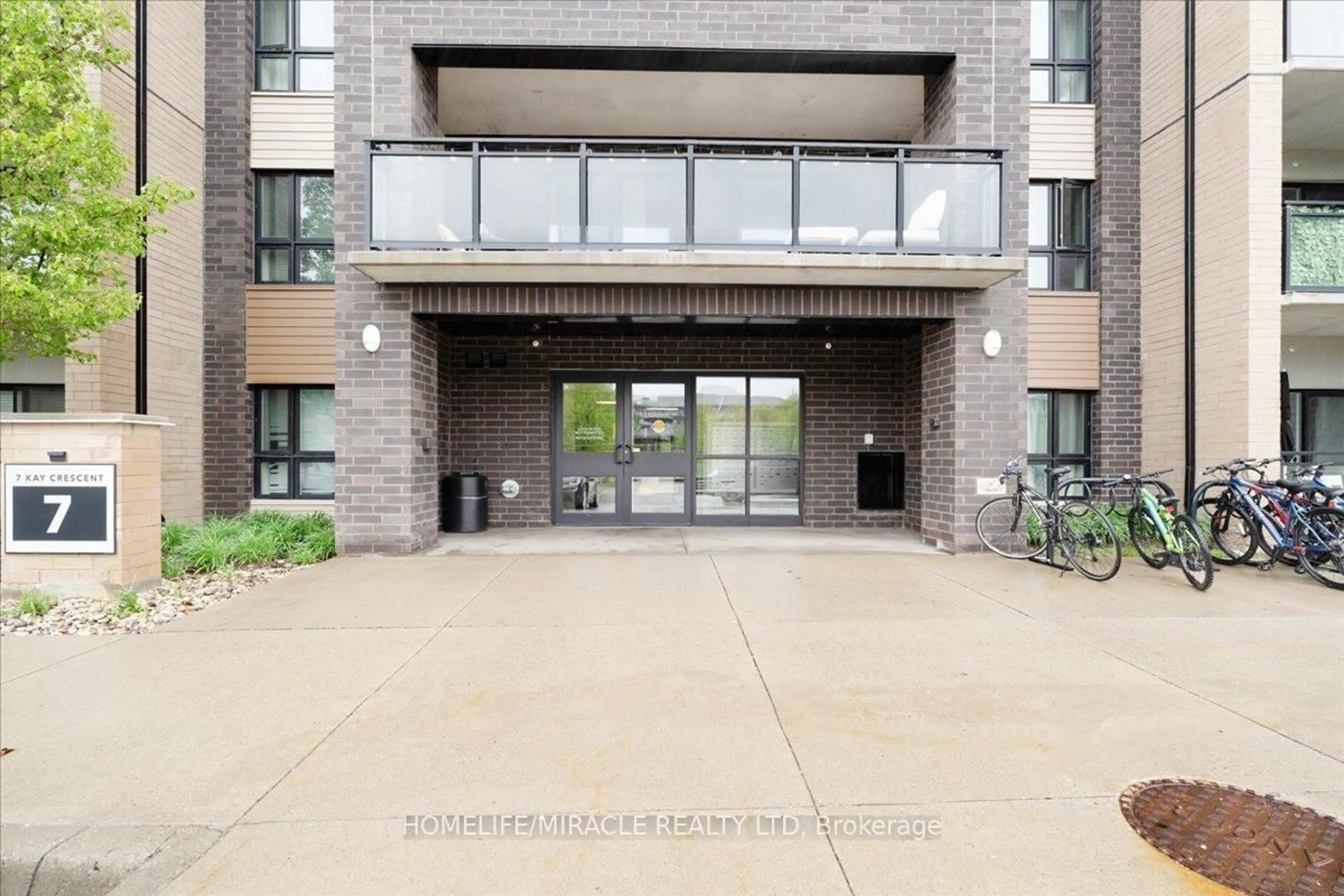 Indoor foyer for 7 Kay Cres #311, Guelph Ontario N1L 0P9