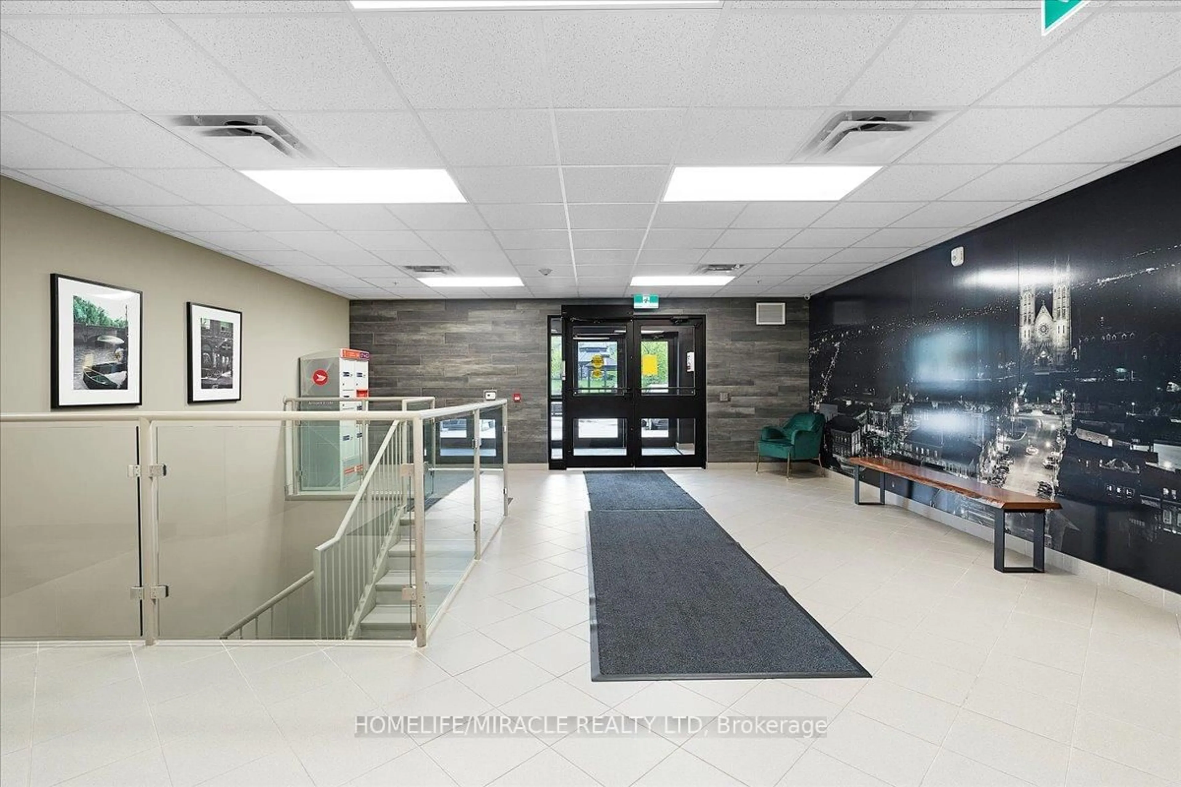 Indoor foyer for 7 Kay Cres #311, Guelph Ontario N1L 0P9