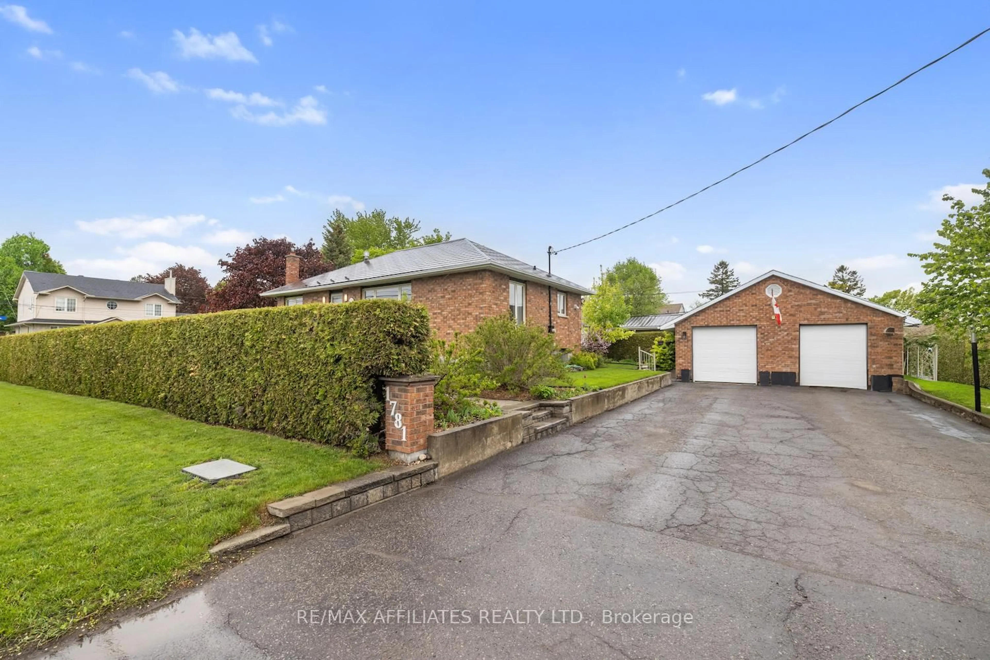 A pic from outside/outdoor area/front of a property/back of a property/a pic from drone, street for 1781 Queensdale Ave, Ottawa Ontario K1T 1J7