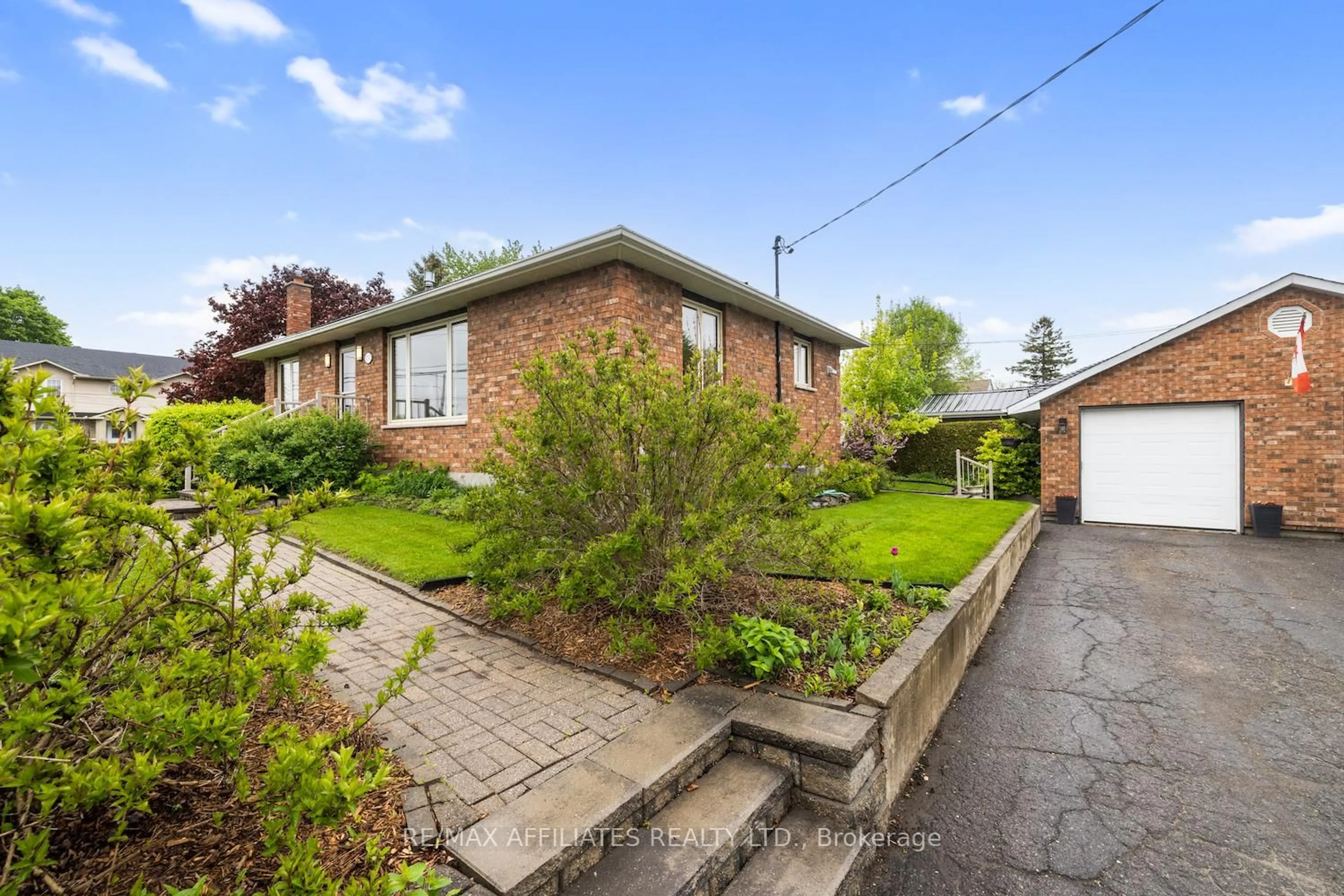 A pic from outside/outdoor area/front of a property/back of a property/a pic from drone, street for 1781 Queensdale Ave, Ottawa Ontario K1T 1J7