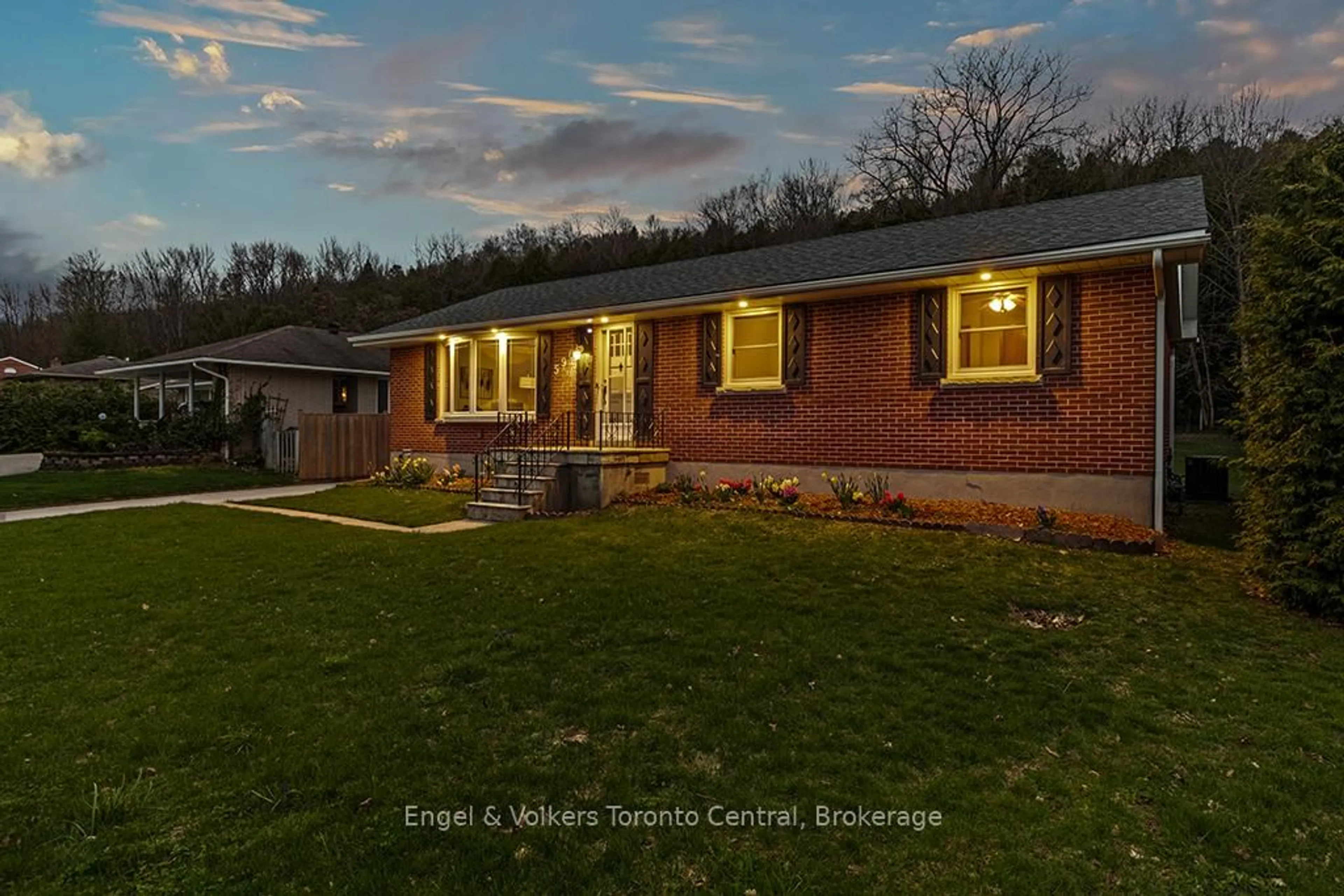 Home with brick exterior material, unknown for 596 6TH Ave, Owen Sound Ontario N4K 5E7