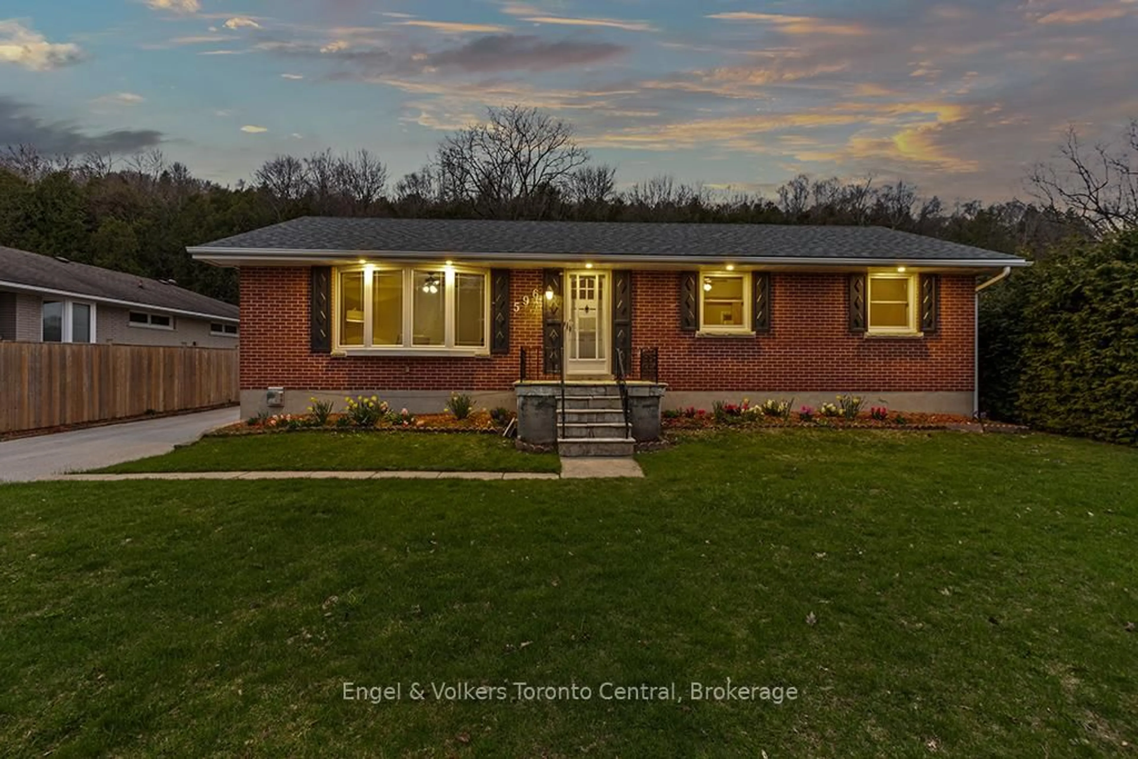 Home with brick exterior material, street for 596 6TH Ave, Owen Sound Ontario N4K 5E7