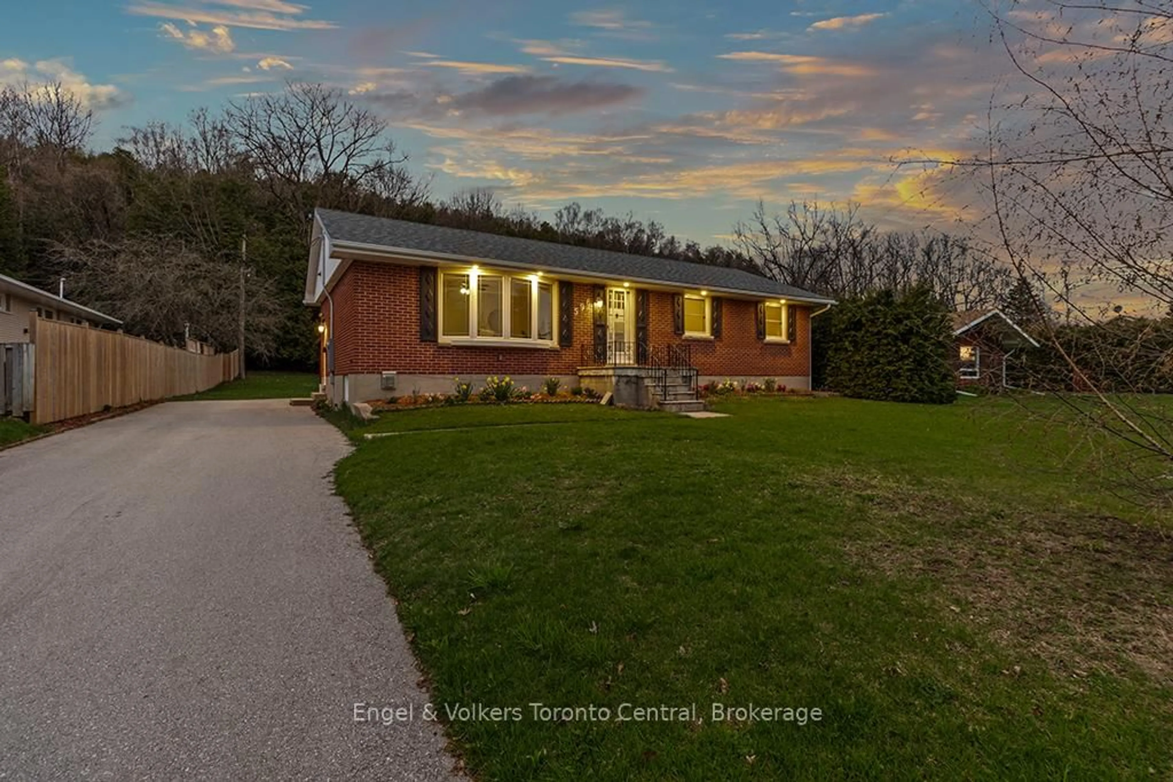 Home with brick exterior material, street for 596 6TH Ave, Owen Sound Ontario N4K 5E7