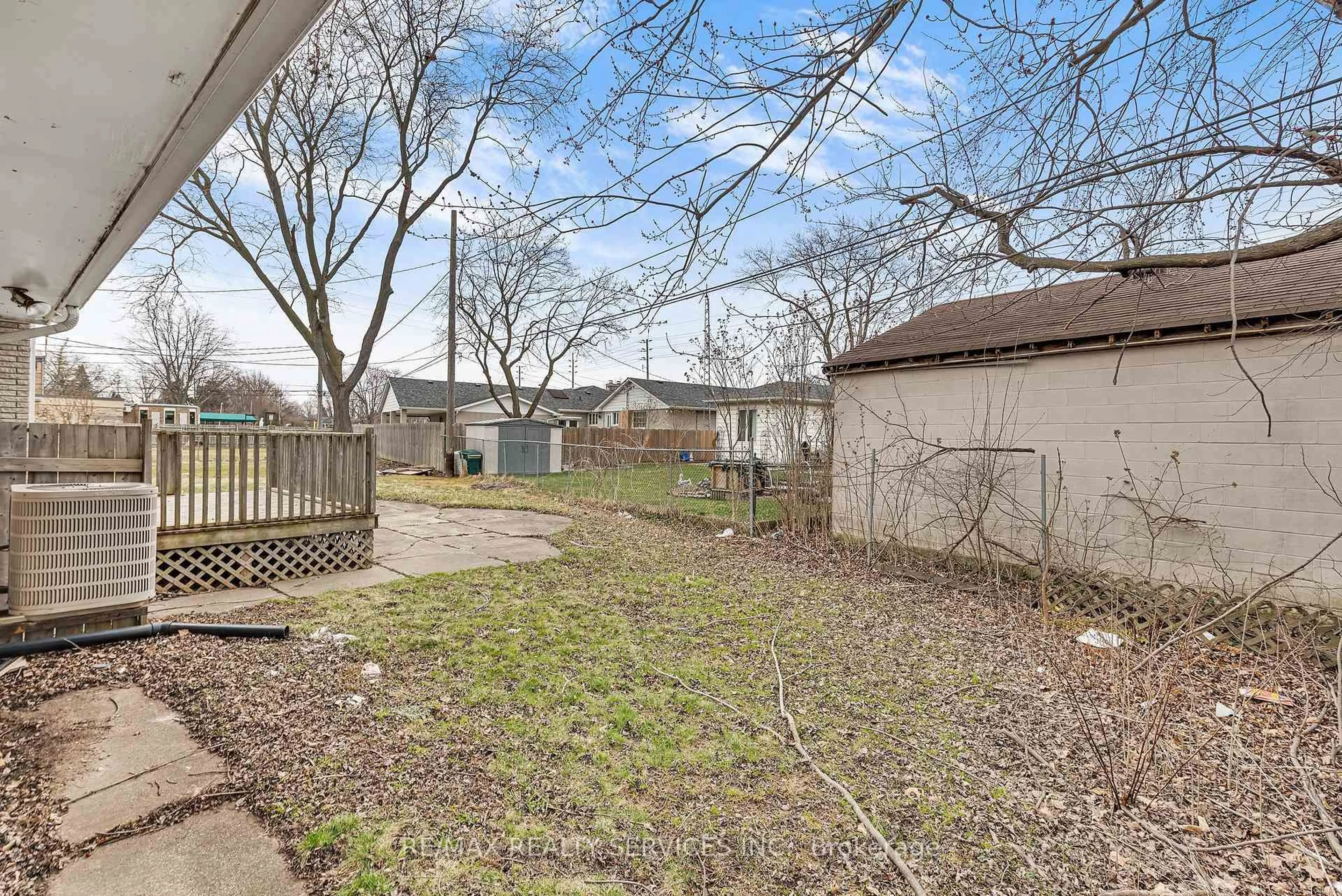 Patio, street for 1547 Cherrylawn Cres, Windsor Ontario N9E 1P3