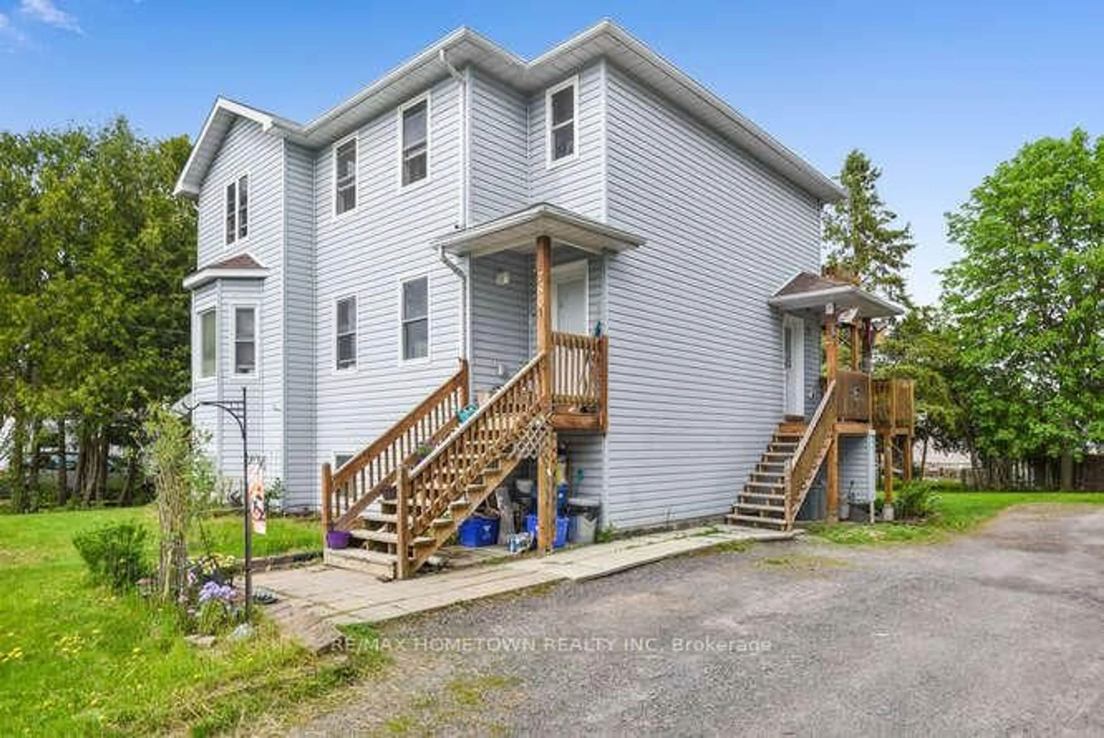A pic from outside/outdoor area/front of a property/back of a property/a pic from drone, street for 780 SUSAN St, Prescott Ontario K0E 1T0