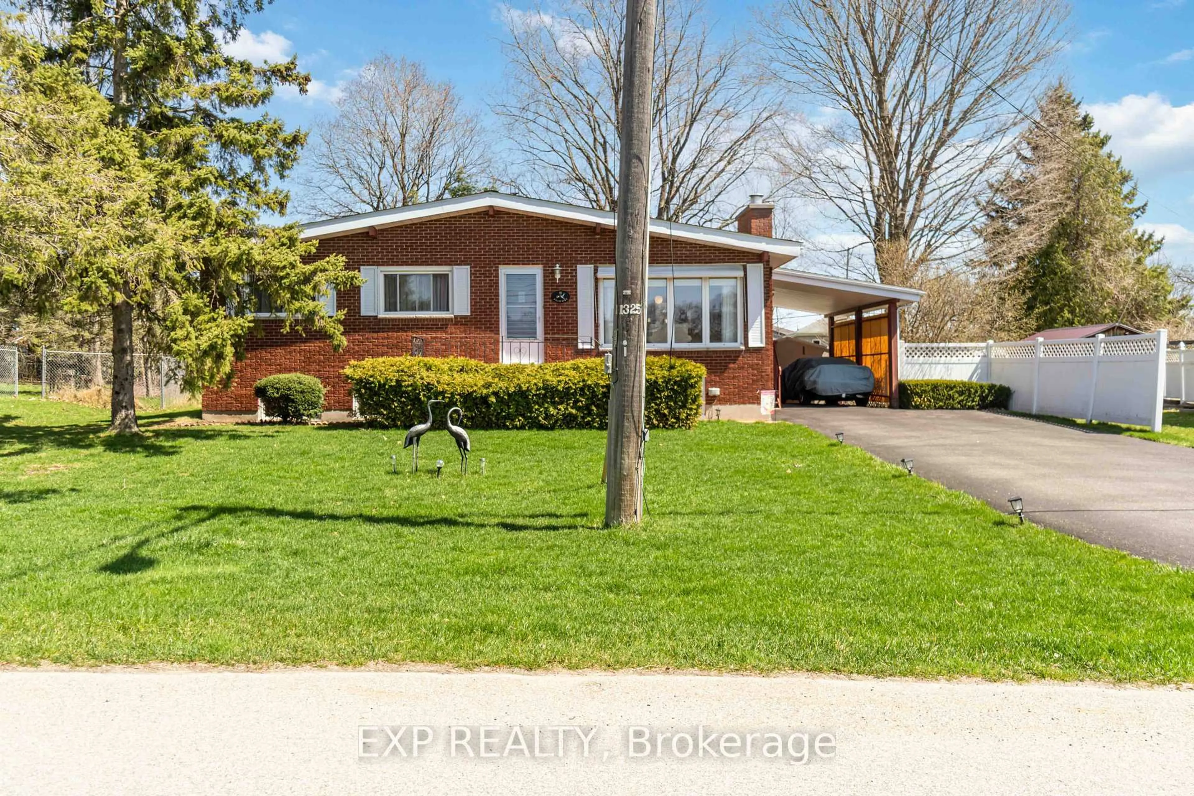 Home with brick exterior material, street for 5 Fairway Cres, Brockville Ontario K6V 3V1