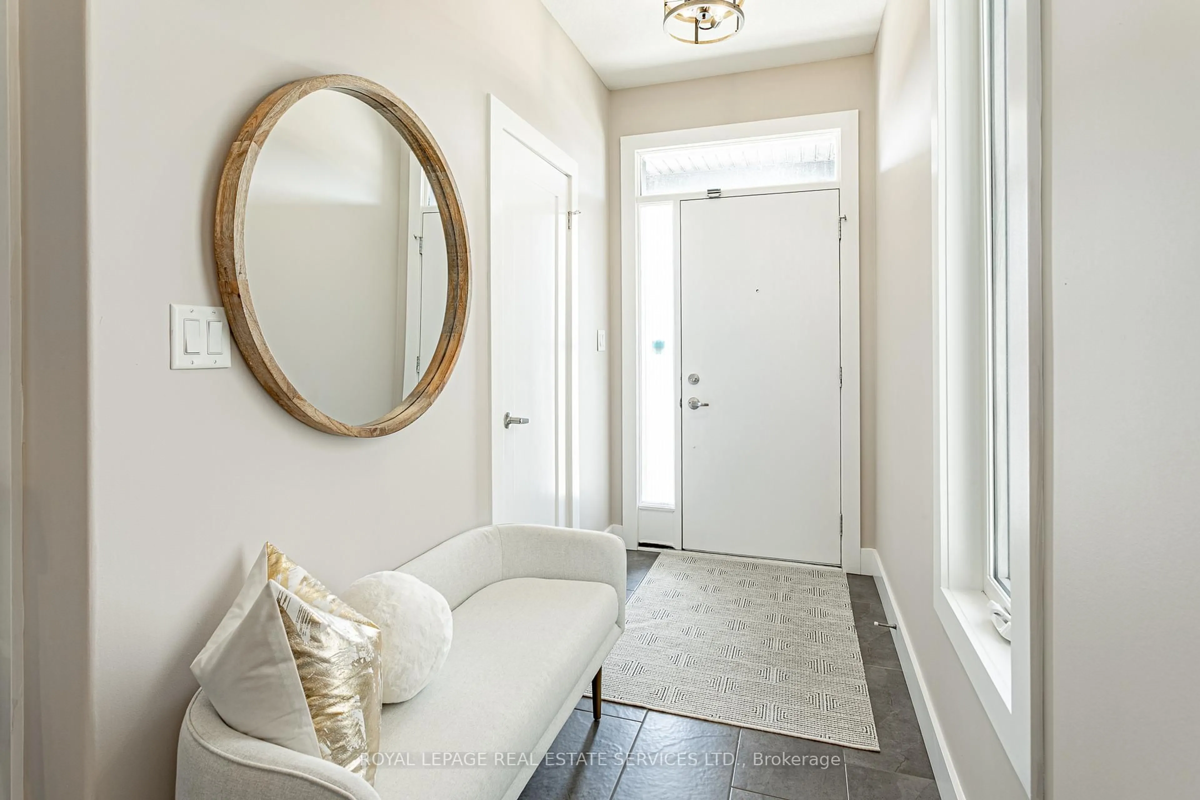 Indoor entryway for 755 Freeport St, London North Ontario N6G 5B1