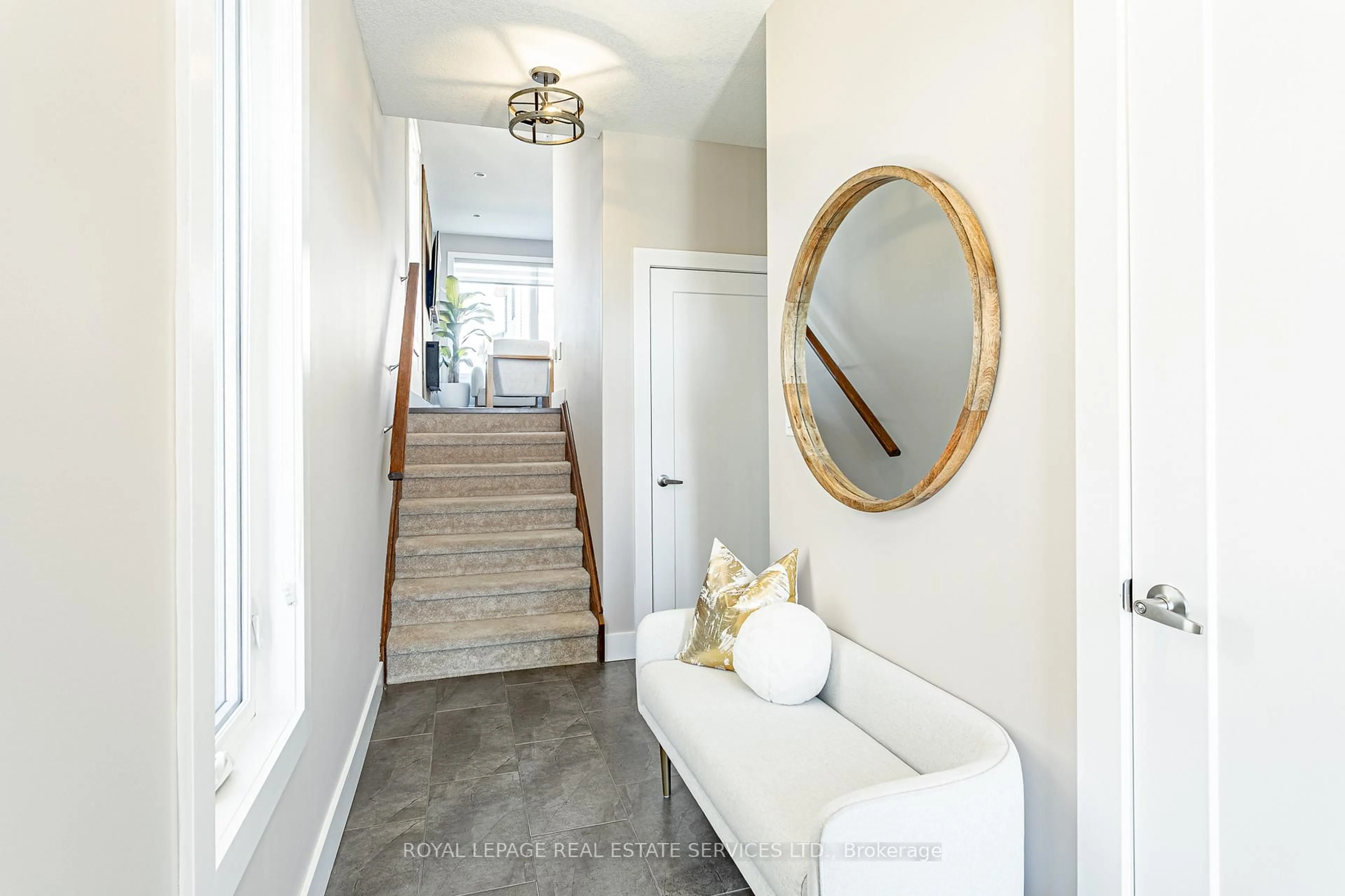 Indoor entryway for 755 Freeport St, London North Ontario N6G 5B1