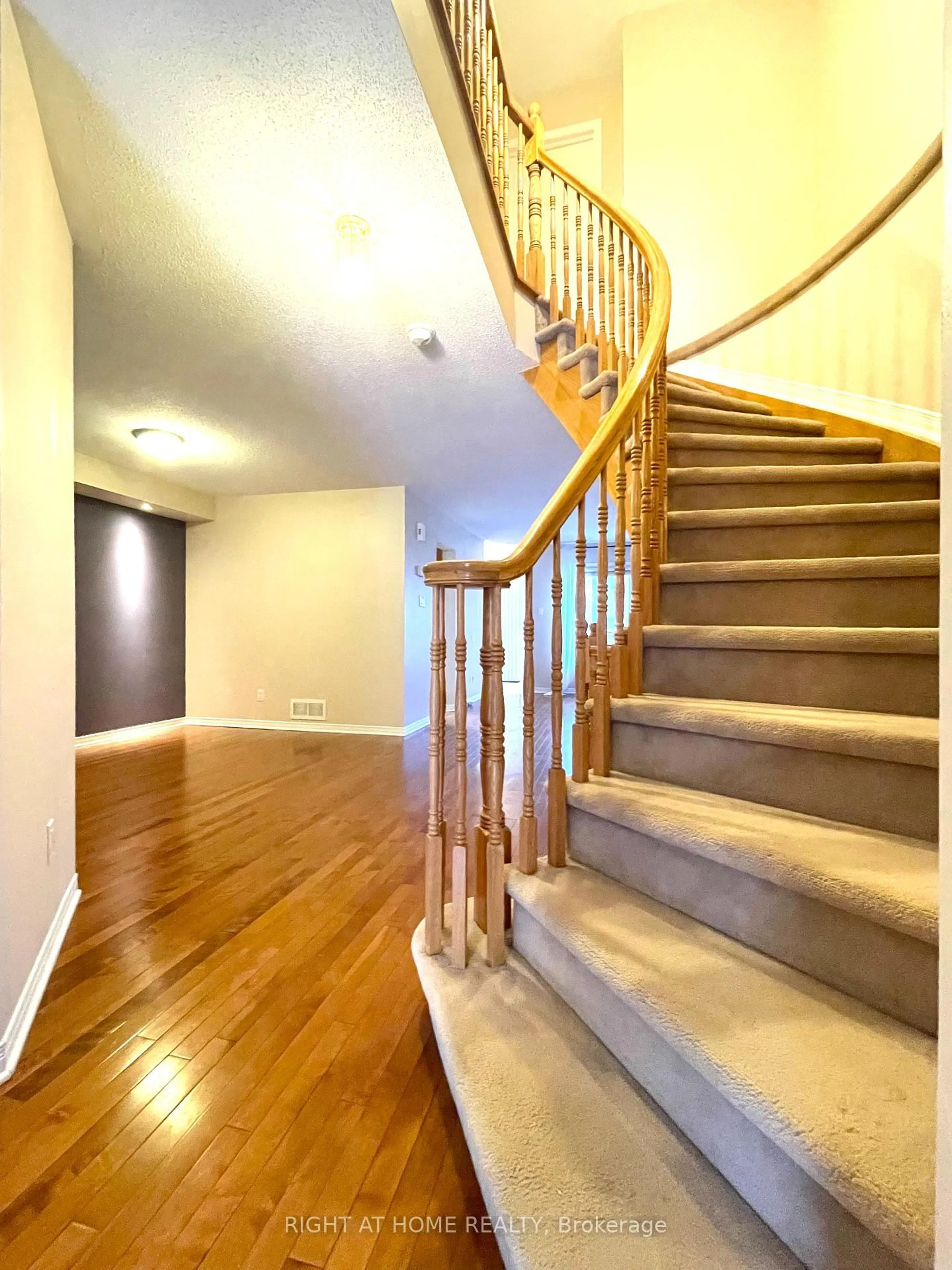 Unknown for 194 Deercroft Ave, Ottawa Ontario K2J 5J4