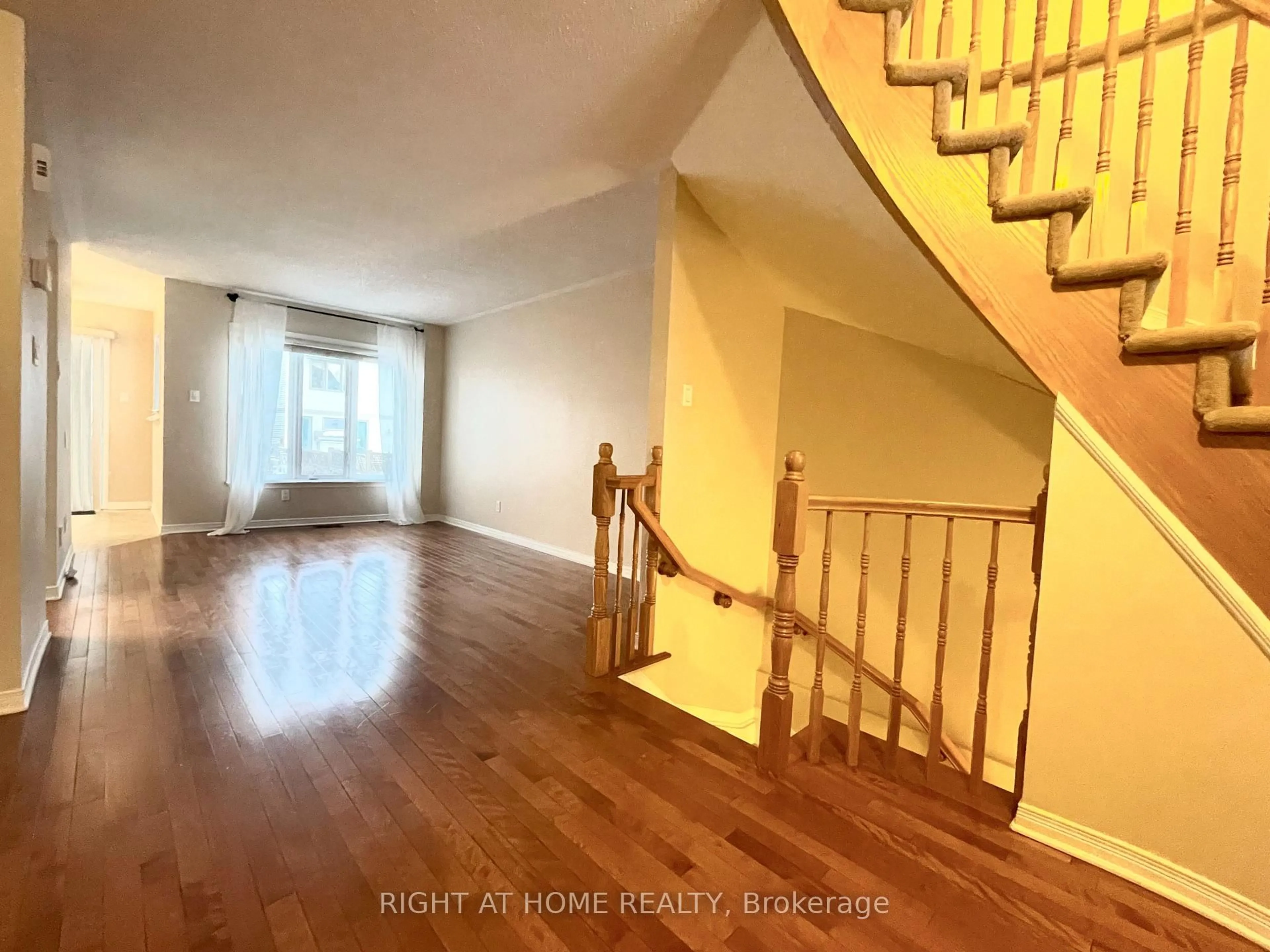 A pic of a room for 194 Deercroft Ave, Ottawa Ontario K2J 5J4